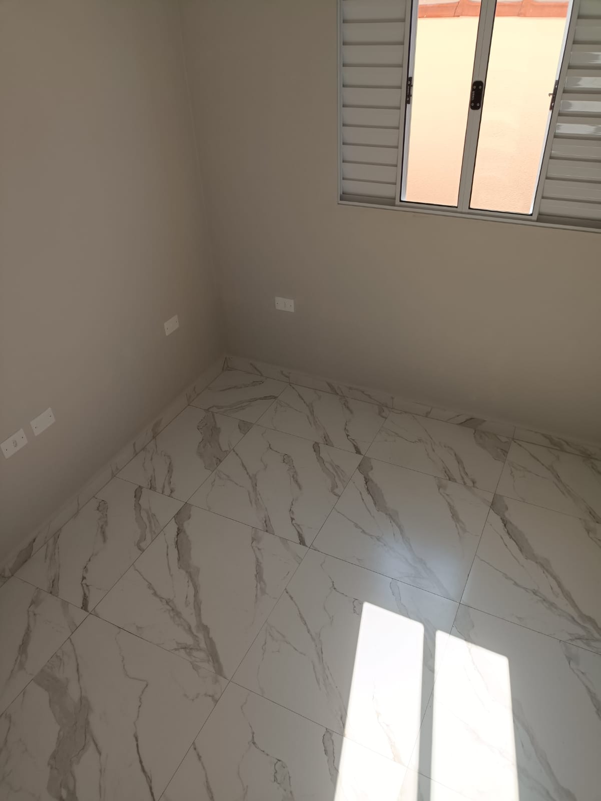 Casa Térrea Nova 2 Dorms (Suíte) - Amplo Espaço para Piscina - Financia