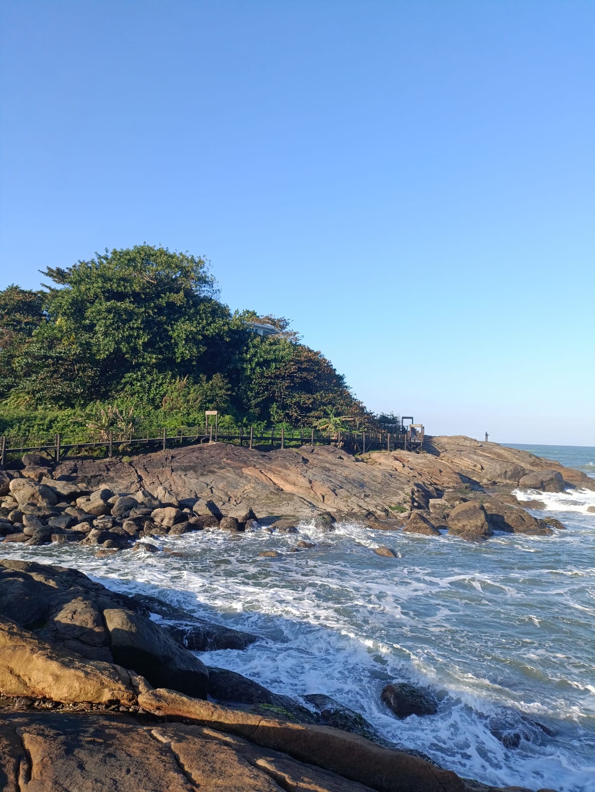 Viva o Sonho: Casa Moderna com Suítes, Hidro e Lazer Completo em Ótima Localização.