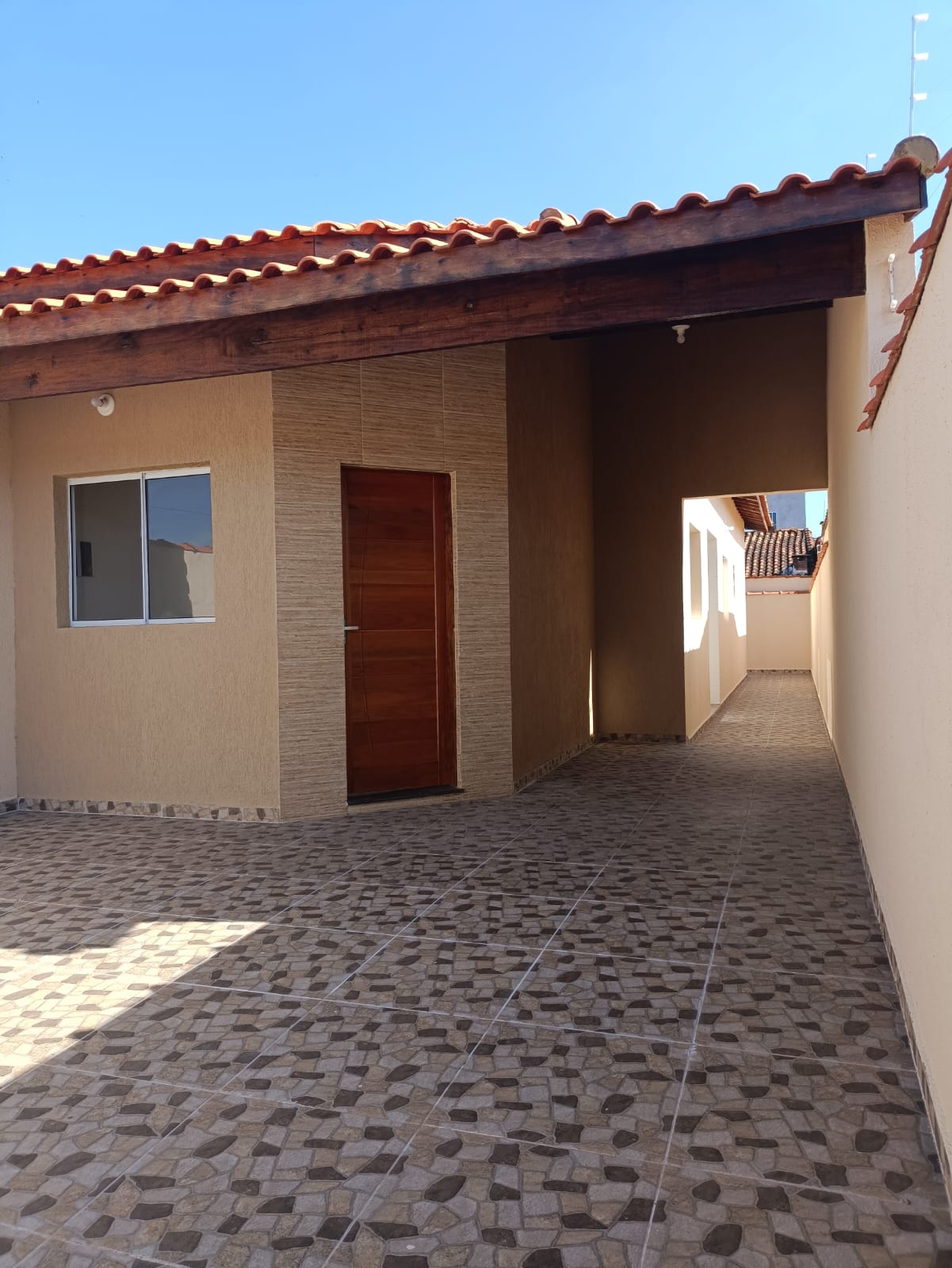 Casa Térrea Nova 2 Dorms (Suíte) - Amplo Espaço para Piscina - Financia