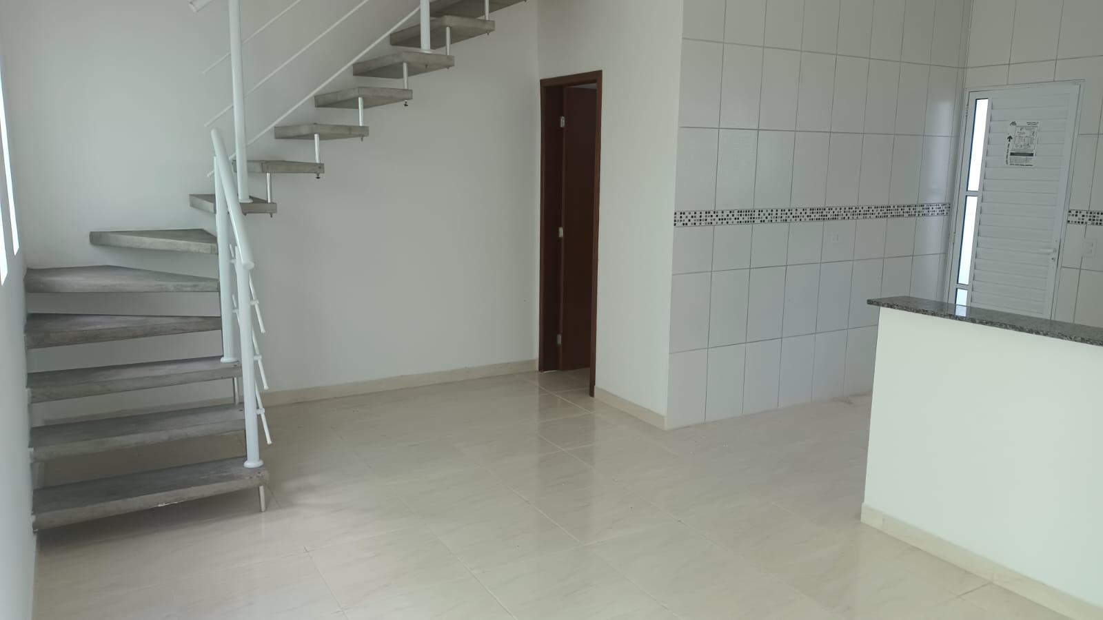 Sobrado 2 Suítes com Churrasqueira - Lado Praia a 500m do Mar