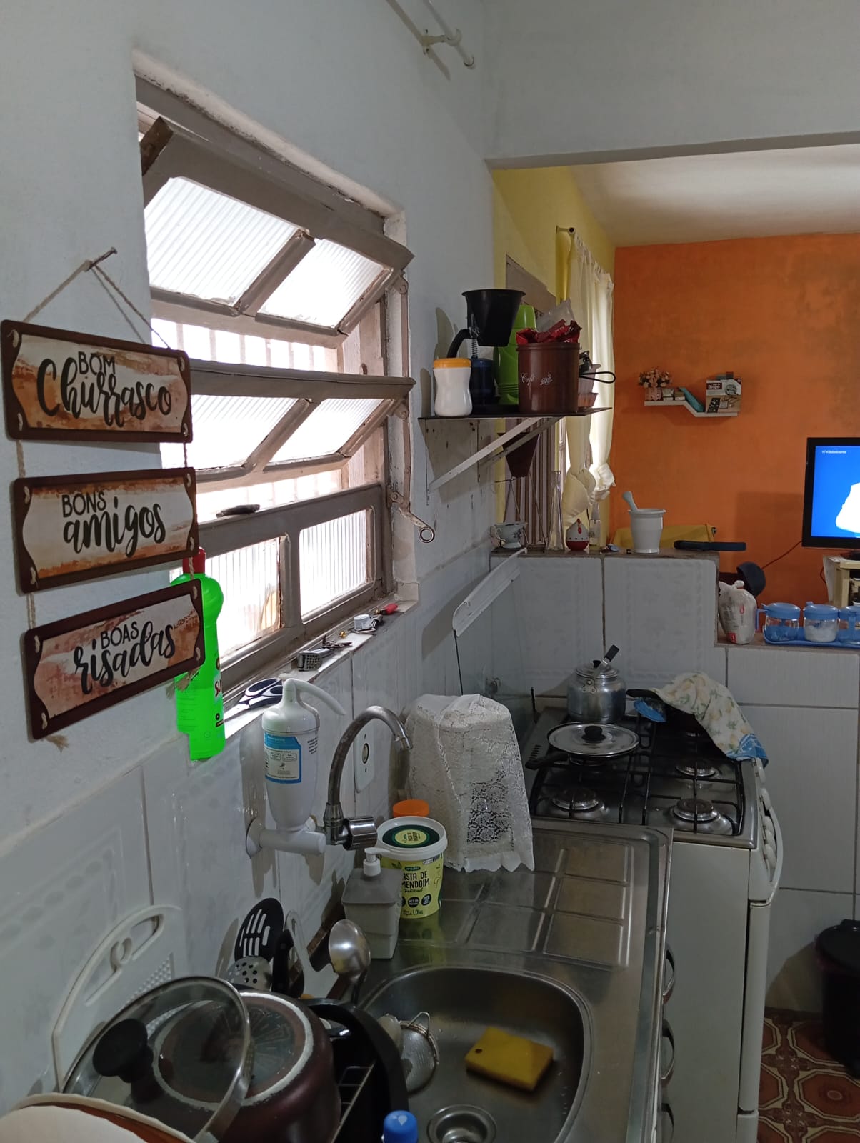 More com Praticidade: Casa com Suíte e Amplo Quintal em Travessa Comercial.