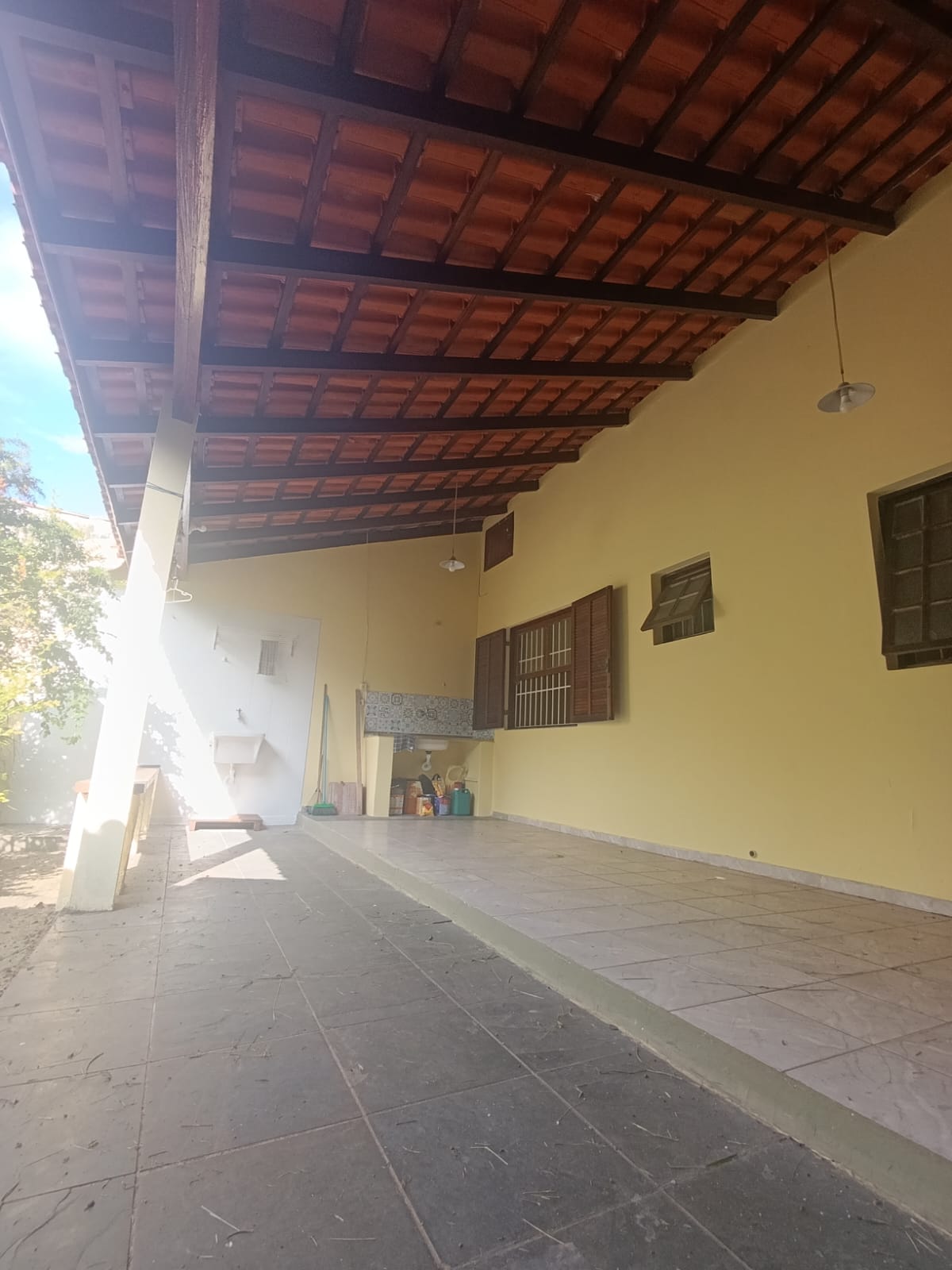 CAS261305 Edícula a 200 metros da praia em Itanhaém com 10 vagas de garagem