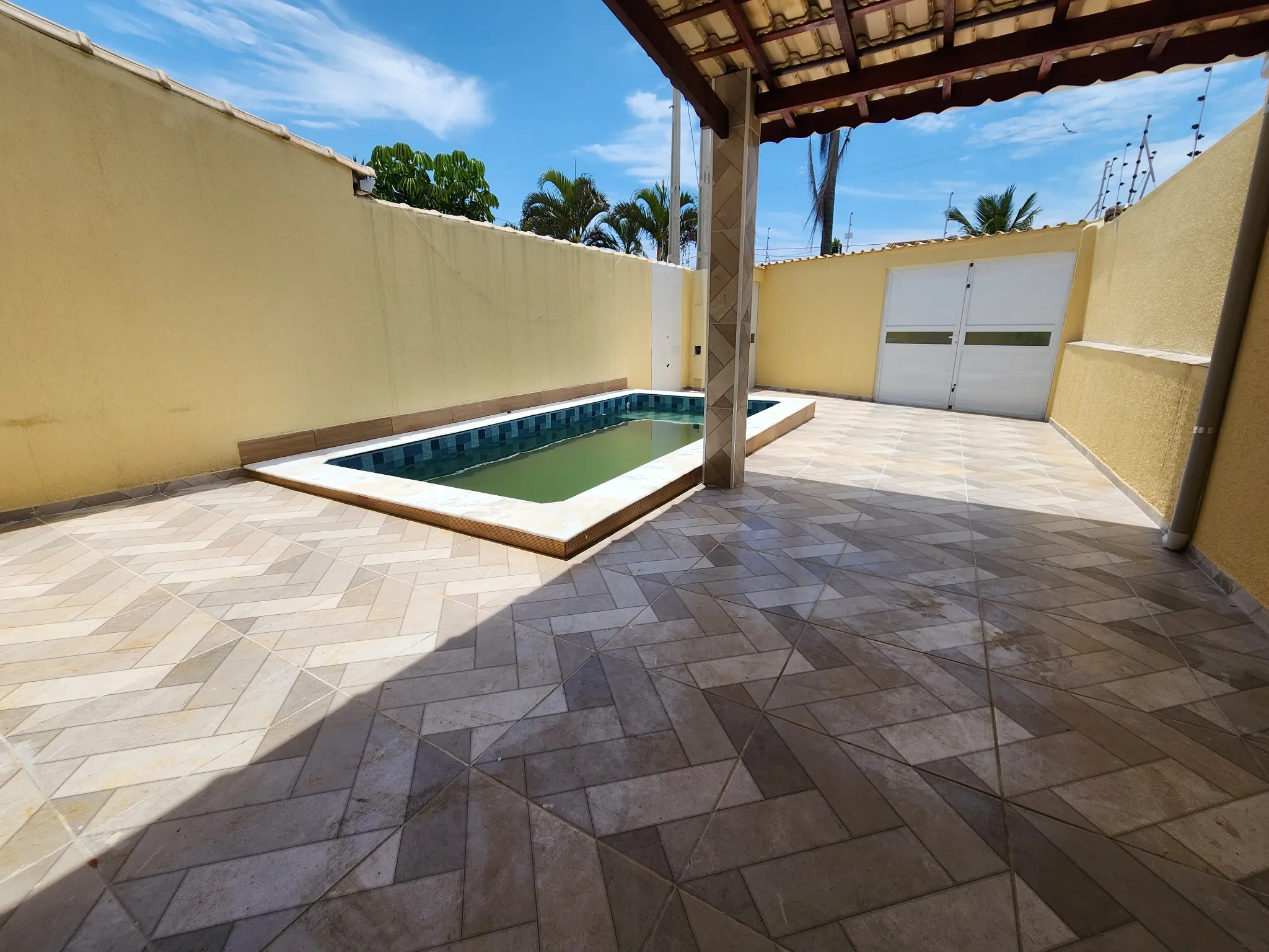 Casa Alta 2 Dorms (1 Suíte) com Piscina e Churrasqueira - 2 Vagas