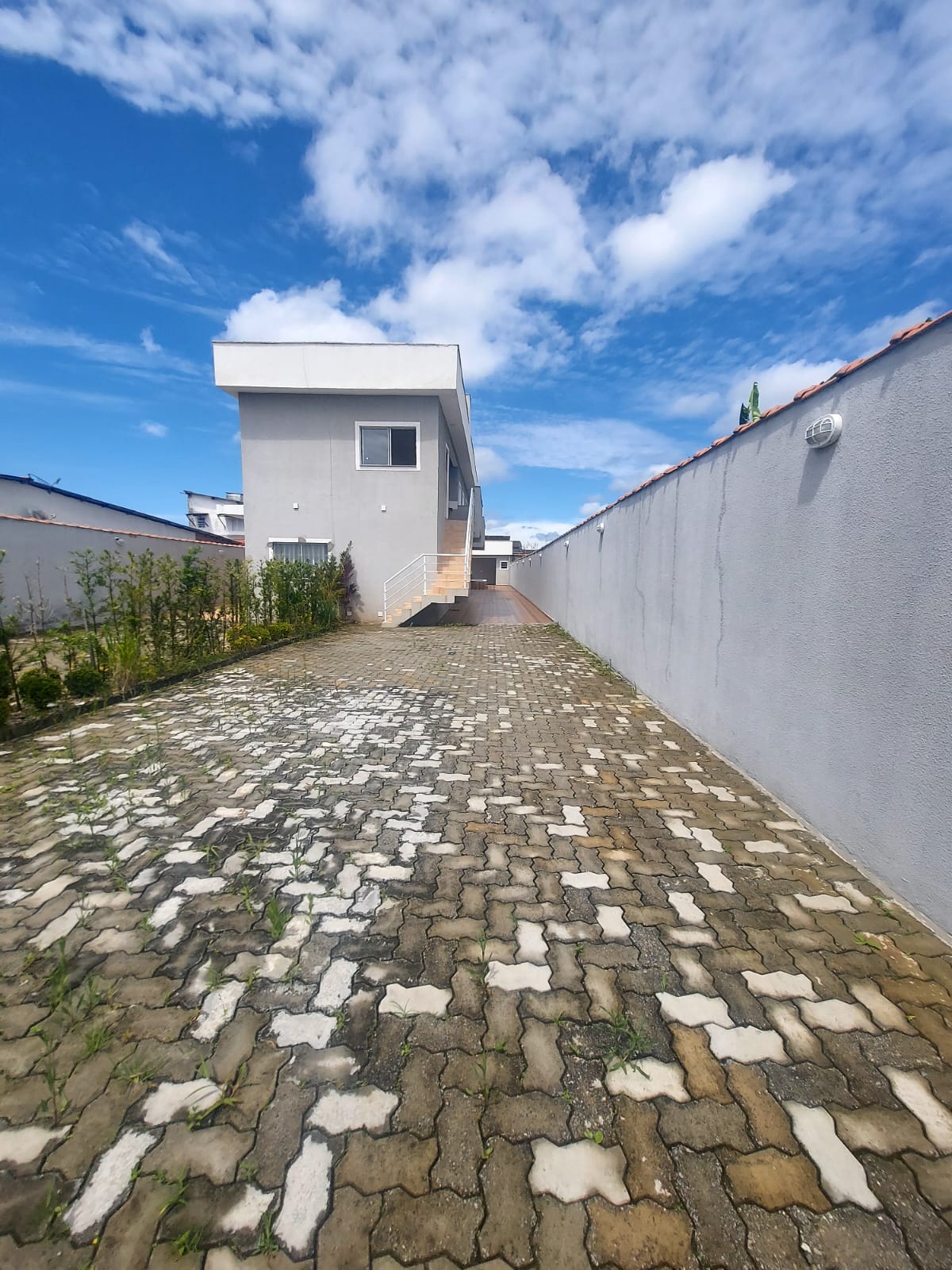 Casa Superior 3 Dorms com Suíte, Closet, Planejados e Piscina 7x3!