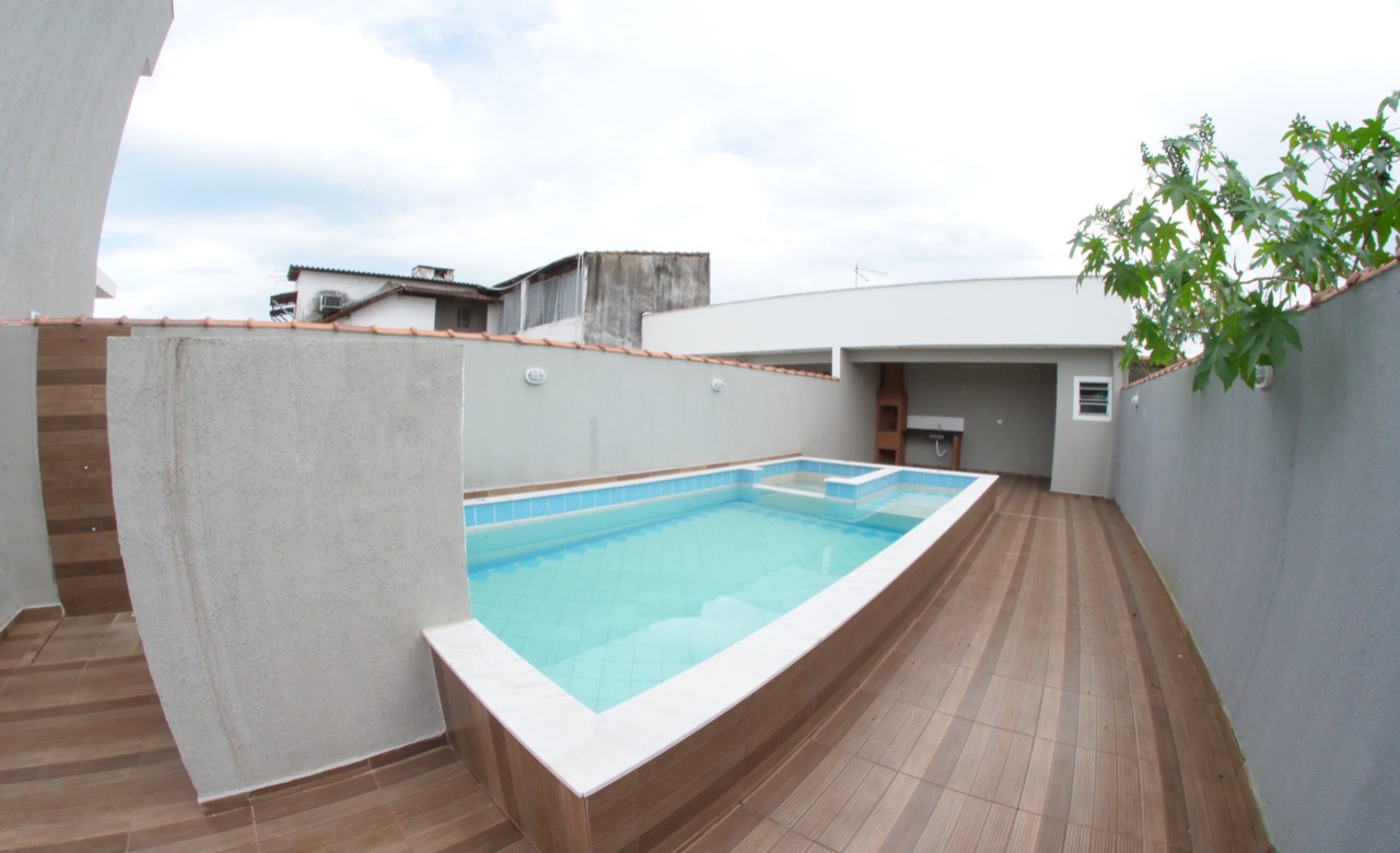 Casa Superior 3 Dorms com Suíte, Closet, Planejados e Piscina 7x3!