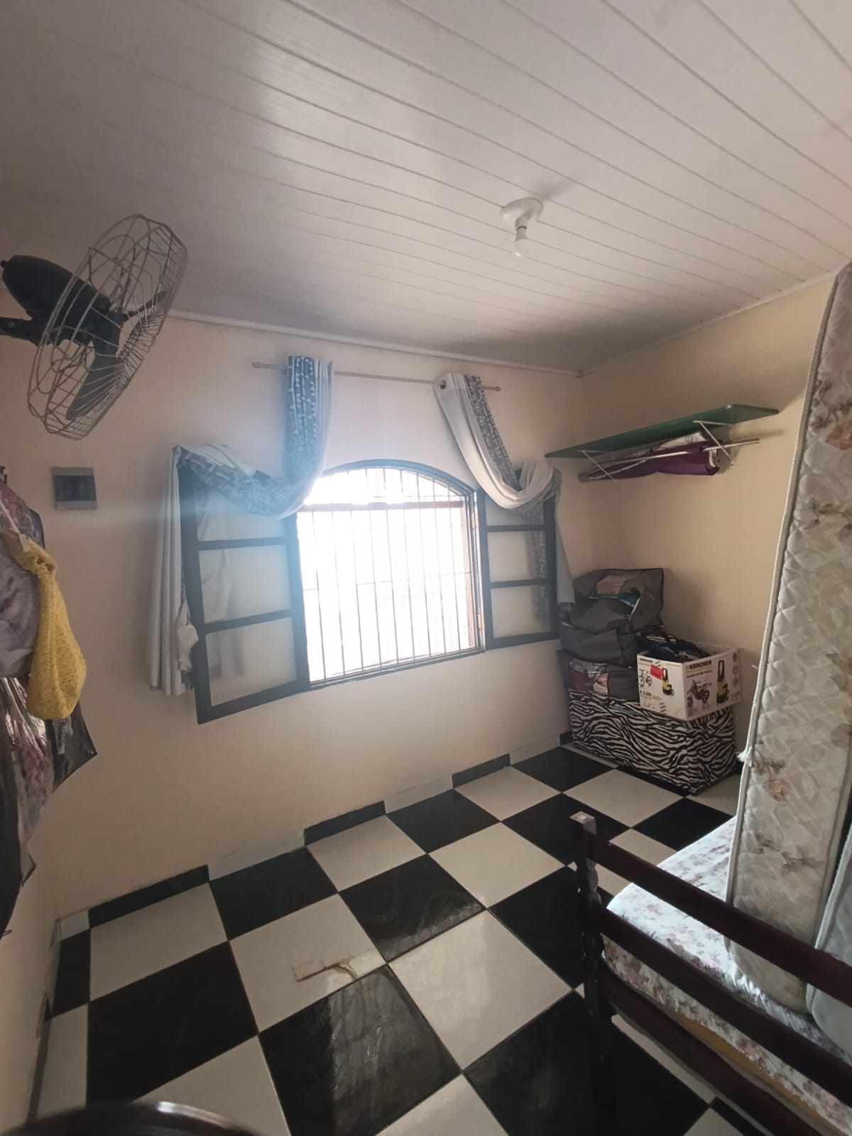 CAS261308 Edícula em Itanhaém com 6 vagas de garagem e espaço para piscina