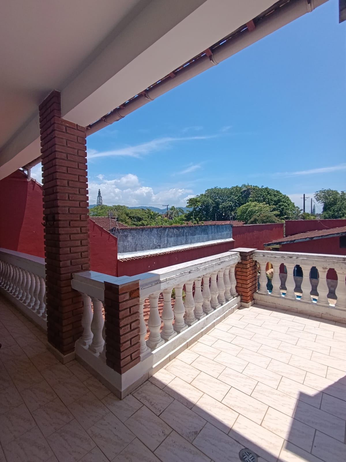 CAS261311 Casa em Itanhaém 5 dormitórios com piscina de alvenaria a 200m da praia