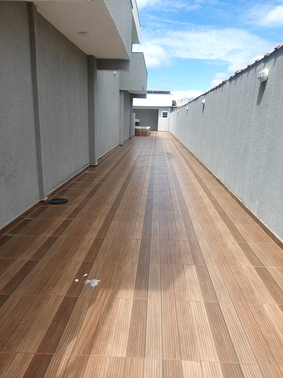 Casa Superior 3 Dorms com Suíte, Closet, Planejados e Piscina 7x3!