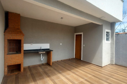 Casa Superior 3 Dorms com Suíte, Closet, Planejados e Piscina 7x3!