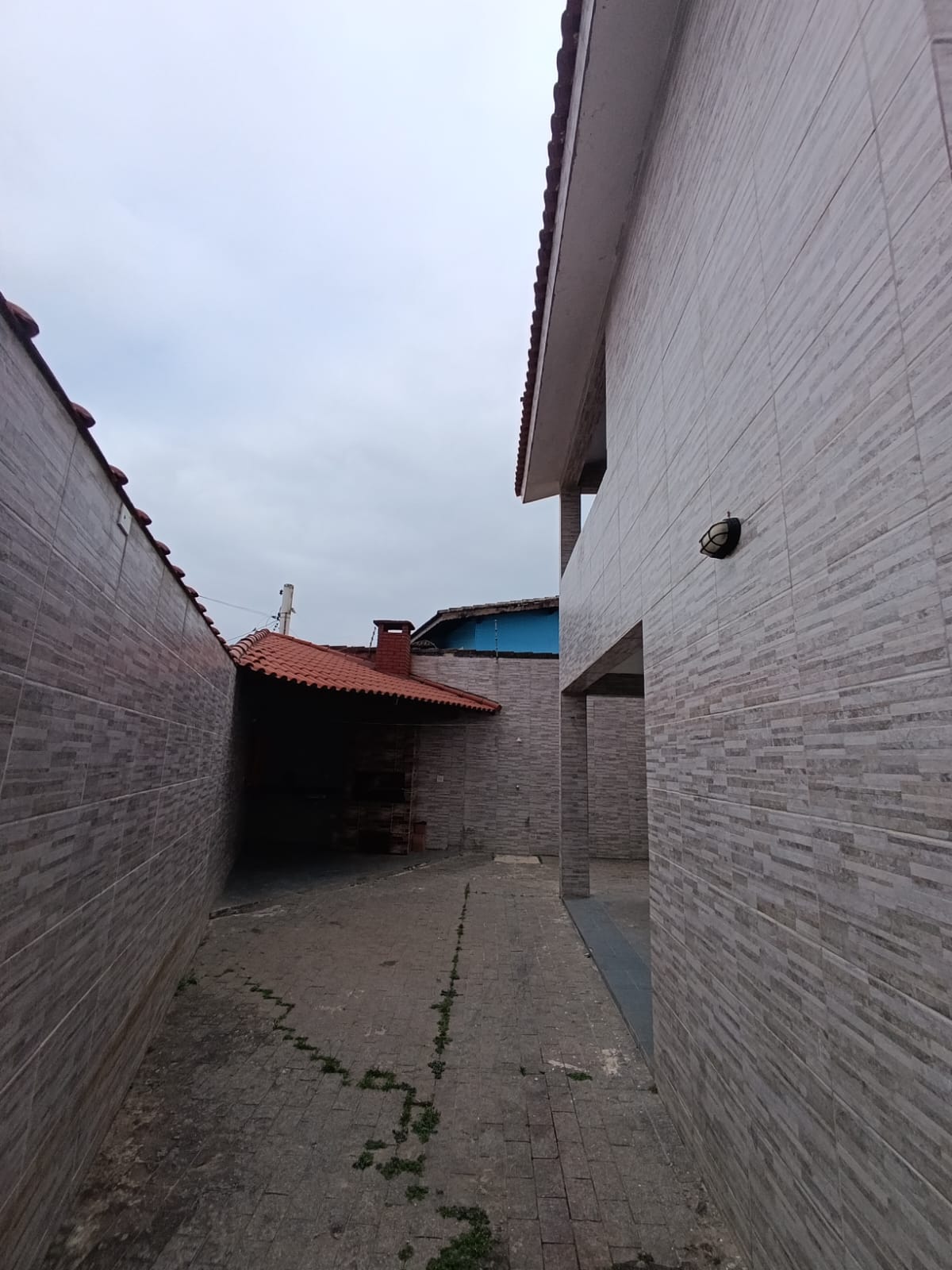 CAS231207 Sobrado à Venda no Suarão Itanhaém – 05 Dormitórios a 20m do Mar