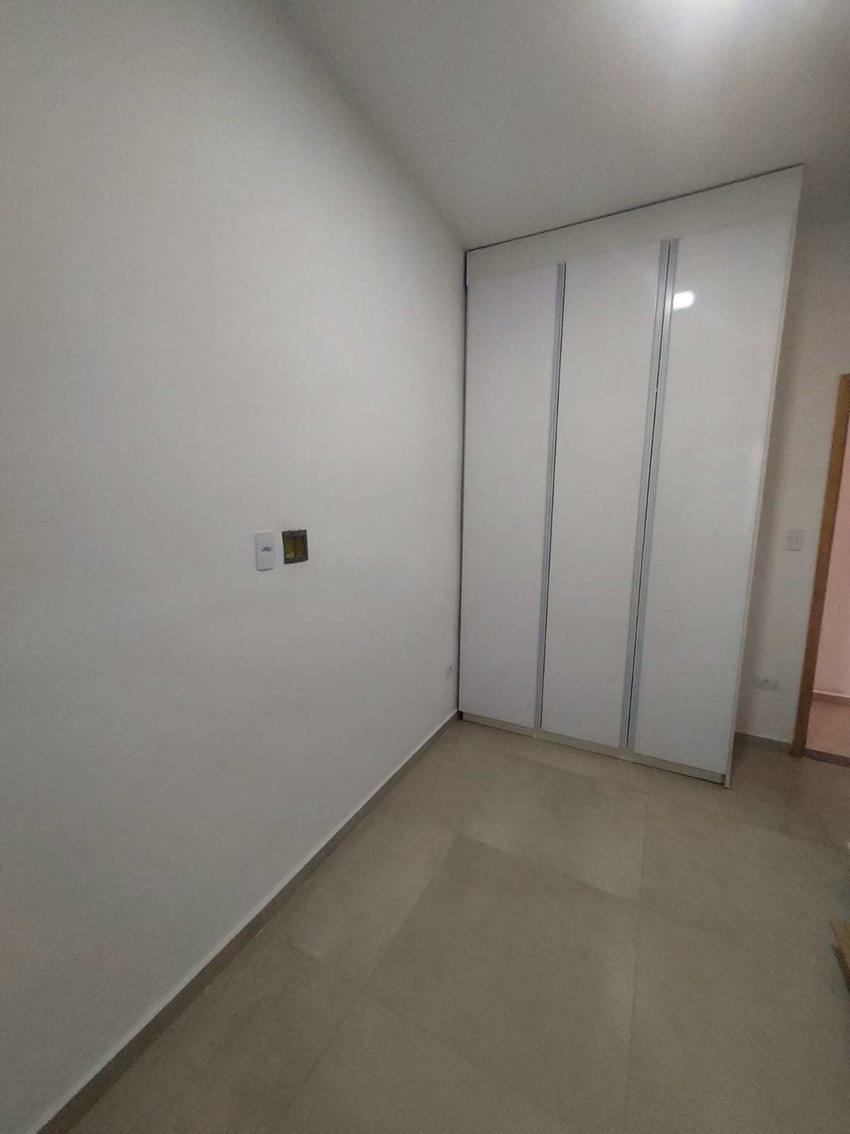 Casa Superior 3 Dorms com Suíte, Closet, Planejados e Piscina 7x3!