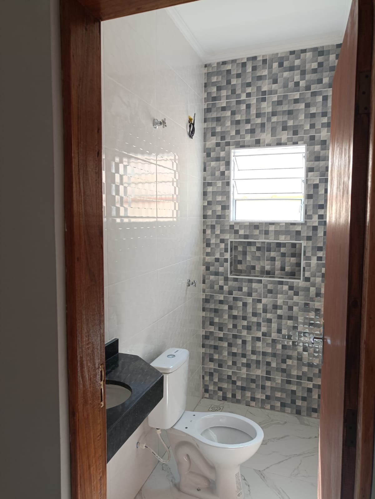 Casa Térrea Nova 2 Dorms (Suíte) - Amplo Espaço para Piscina - Financia