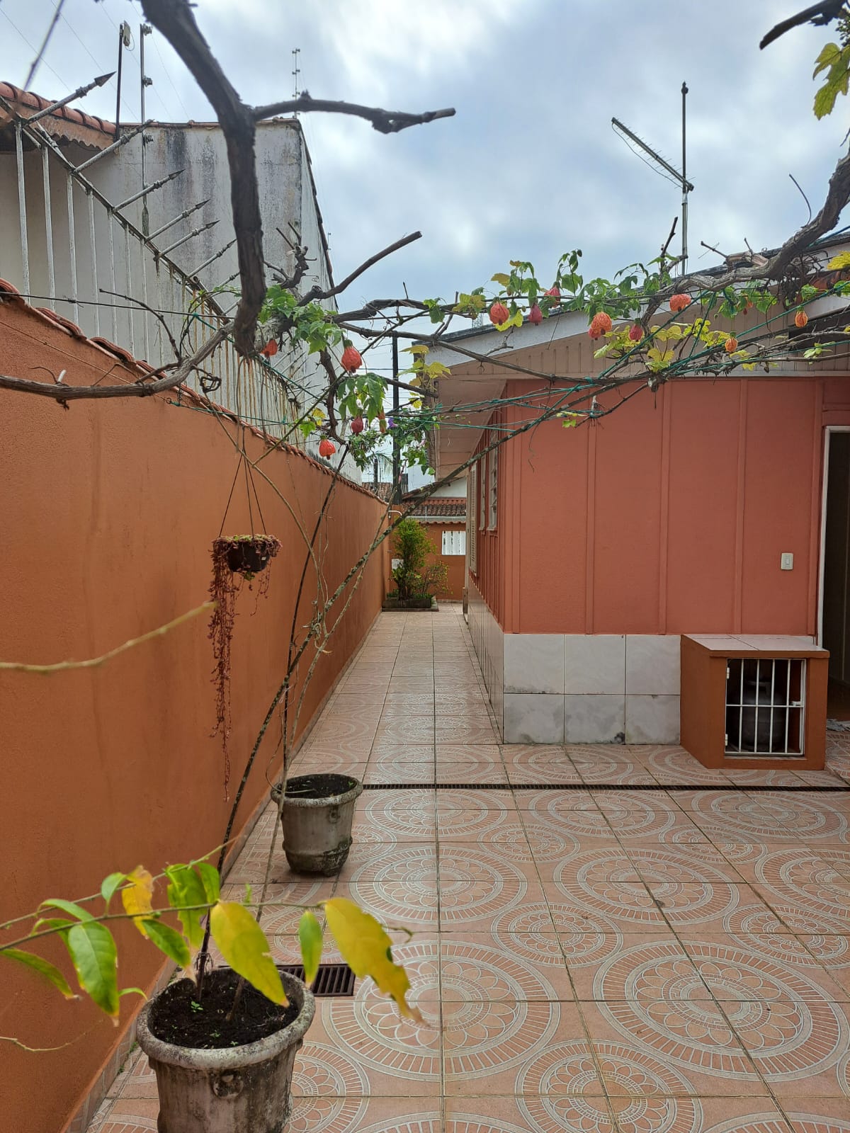 CAS261307 Casa de madeira em Itanhaém com edícula próxima ao Poupatempo