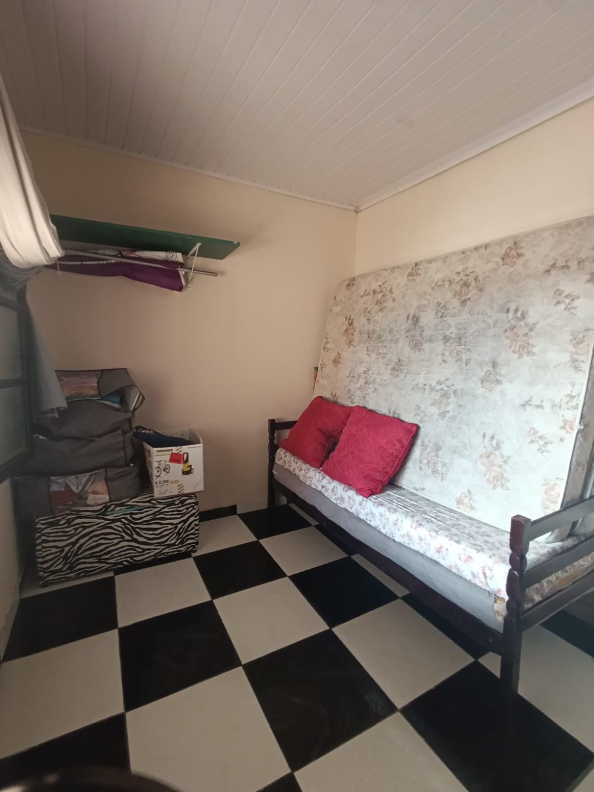 CAS261308 Edícula em Itanhaém com 6 vagas de garagem e espaço para piscina