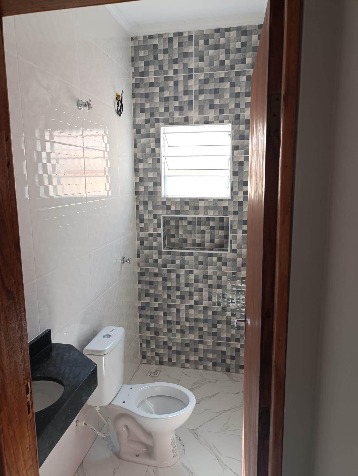 Casa Térrea Nova 2 Dorms (Suíte) - Amplo Espaço para Piscina - Financia