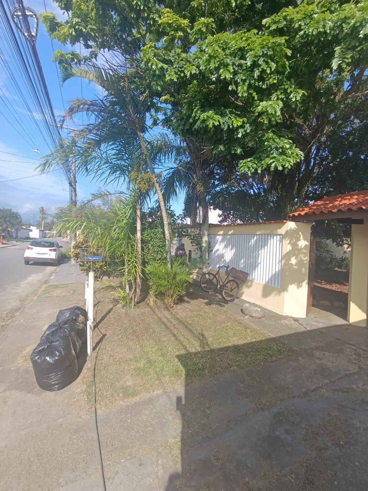 CAS261305 Edícula a 200 metros da praia em Itanhaém com 10 vagas de garagem