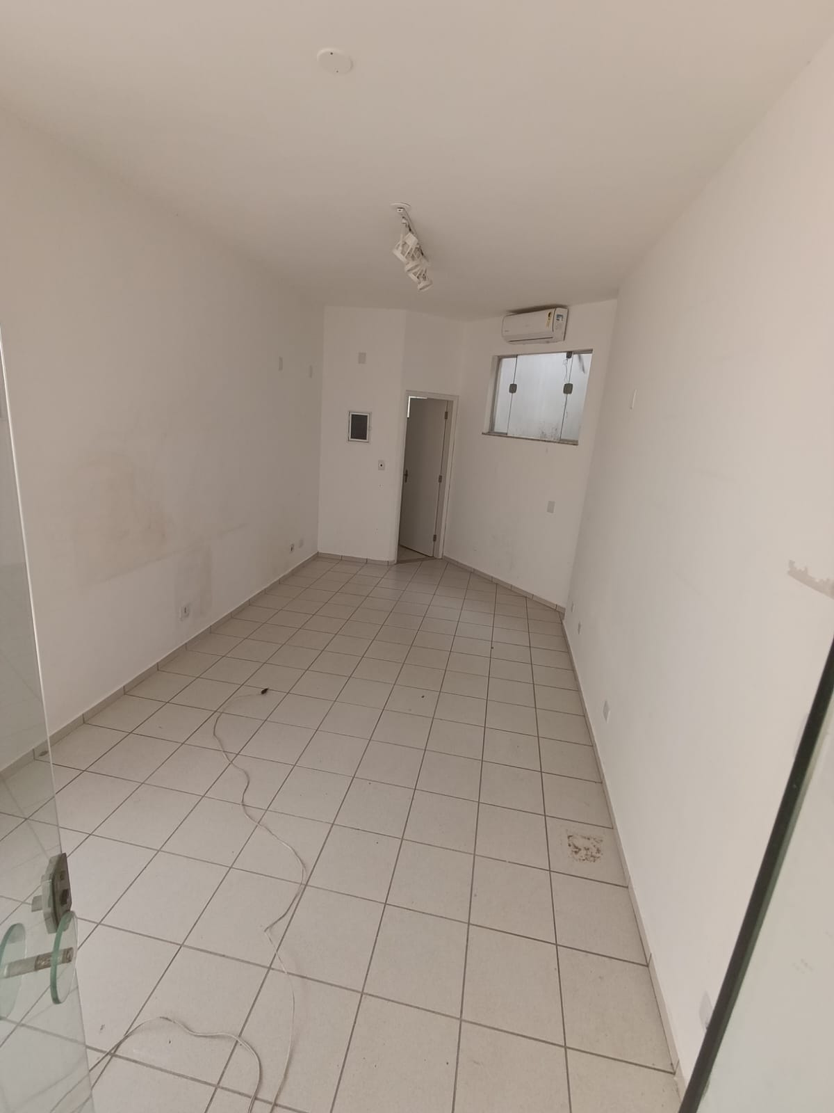 Oportunidade Comercial: Salas no Coração do Suarão ao lado do Poupatempo!