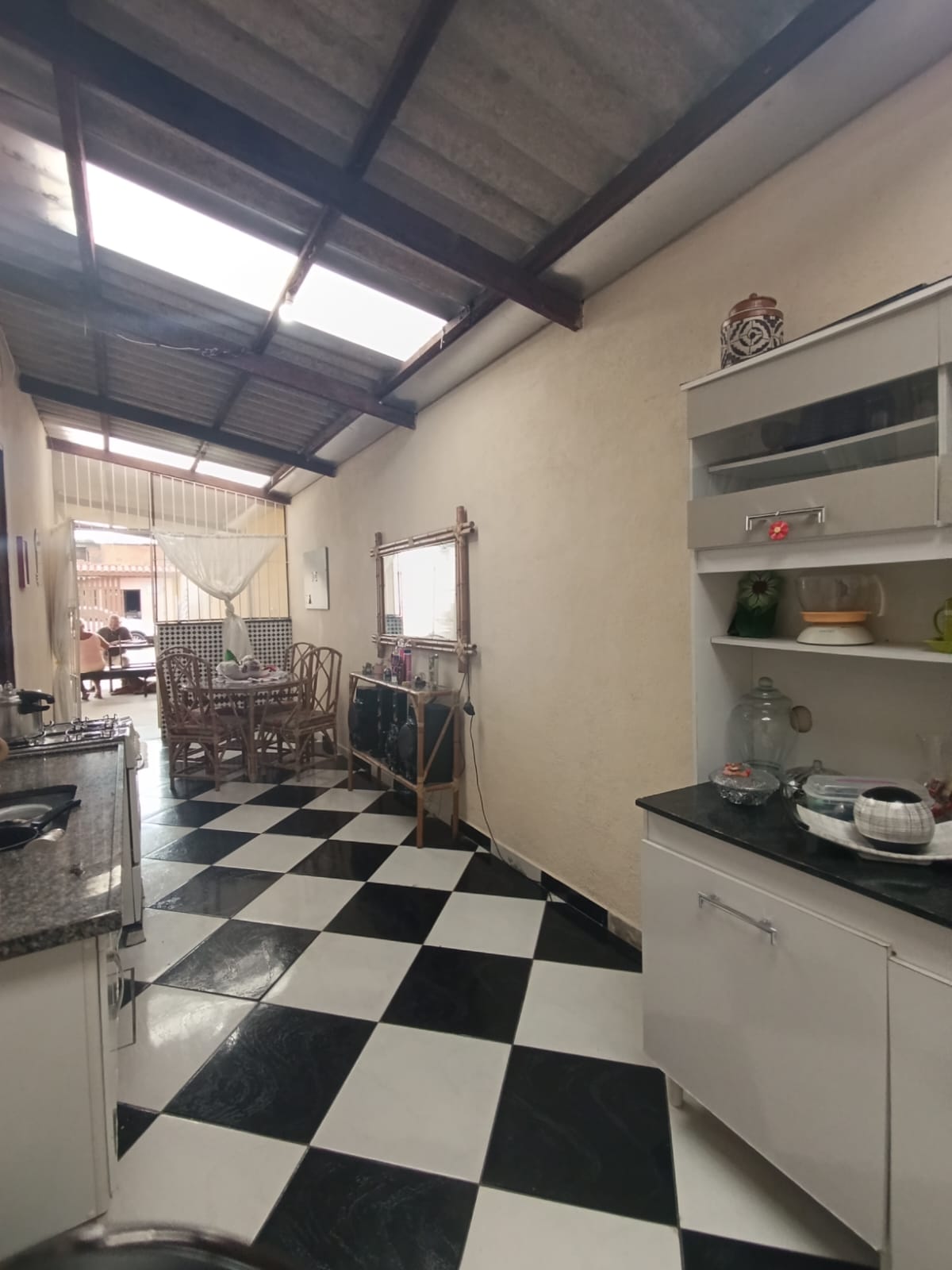 CAS261308 Edícula em Itanhaém com 6 vagas de garagem e espaço para piscina