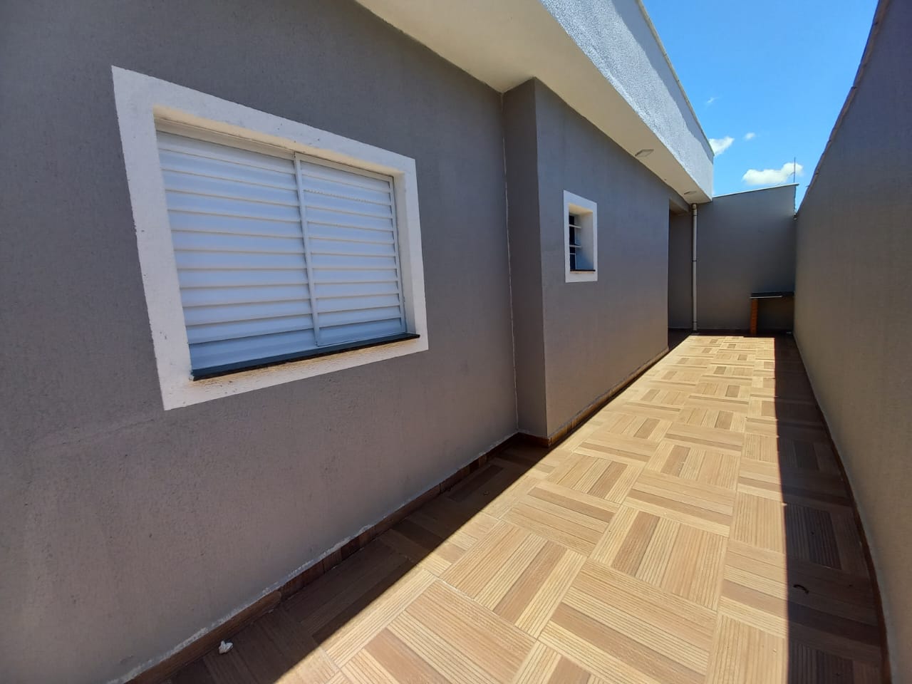 Casa 2 Dorms (1 Suíte) com Planejados e Piscina com Cascata