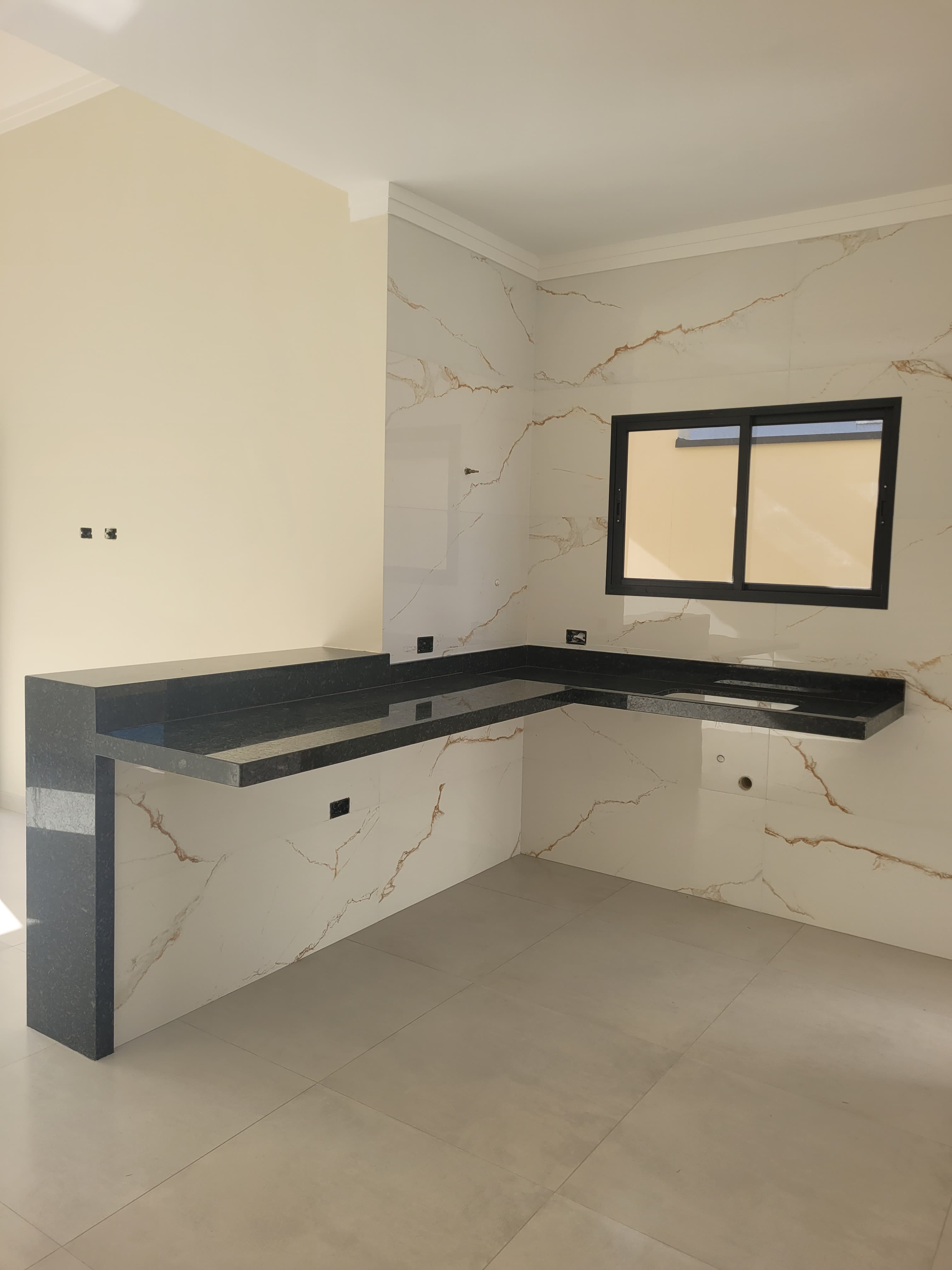 Casa em Itanhaém com piscina de alvenaria aceita financiamento bancário