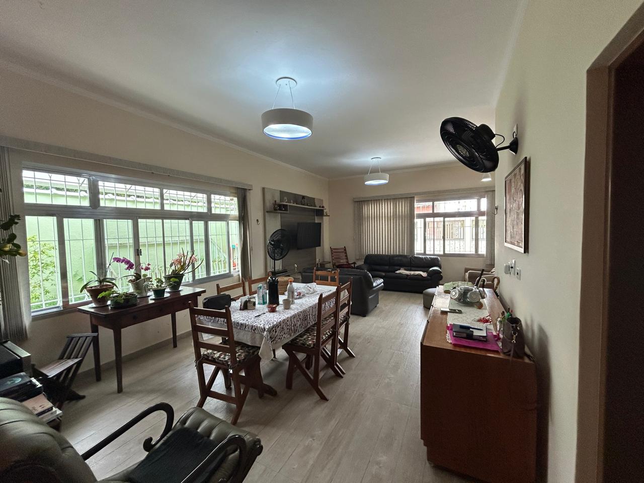 Casa em Peruíbe a 180 metros da praia com edícula e 5 vagas!