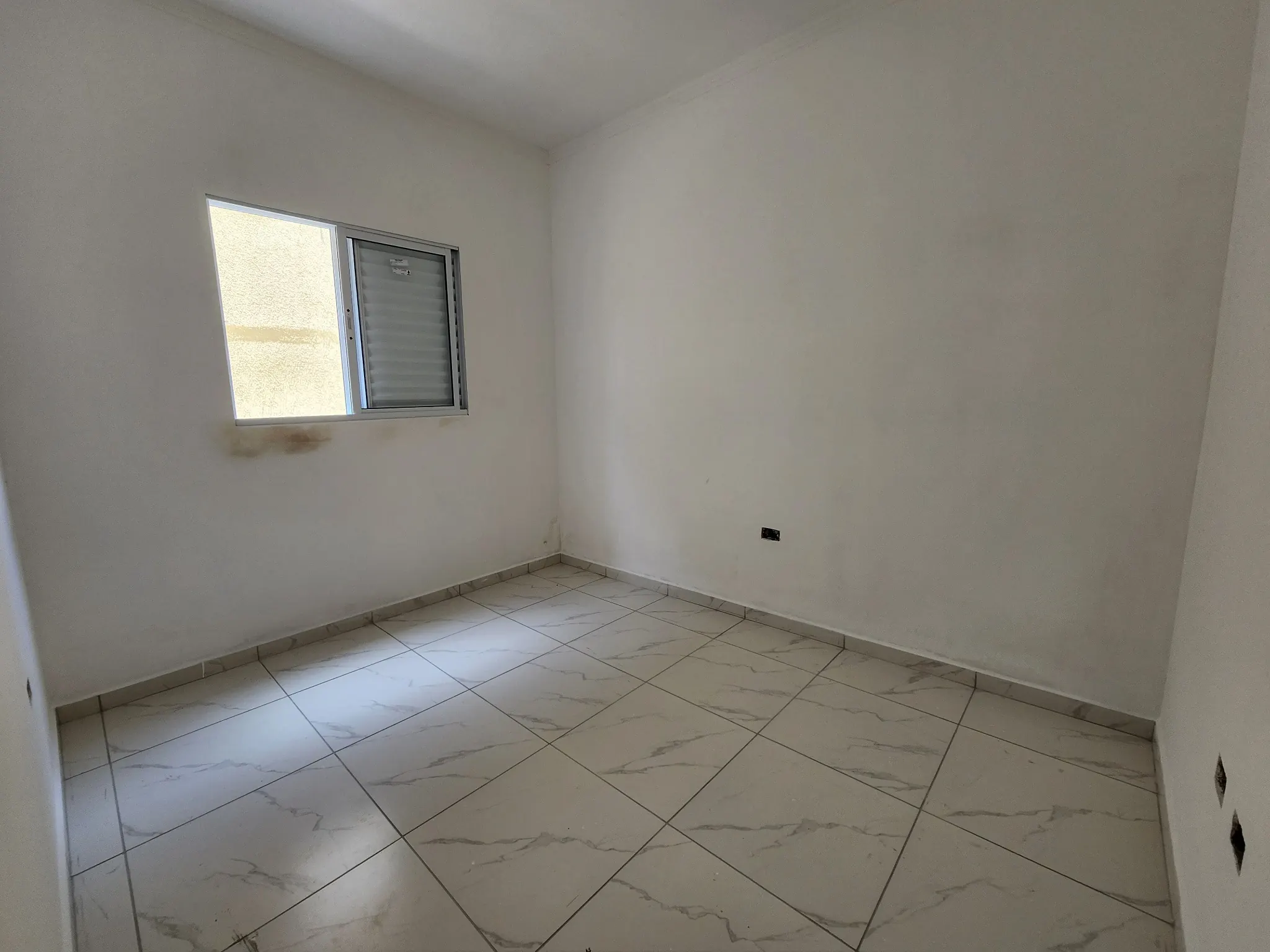 Casa Térrea 2 Dorms (1 Suíte) com Piscina e Churrasqueira - 2 Vagas