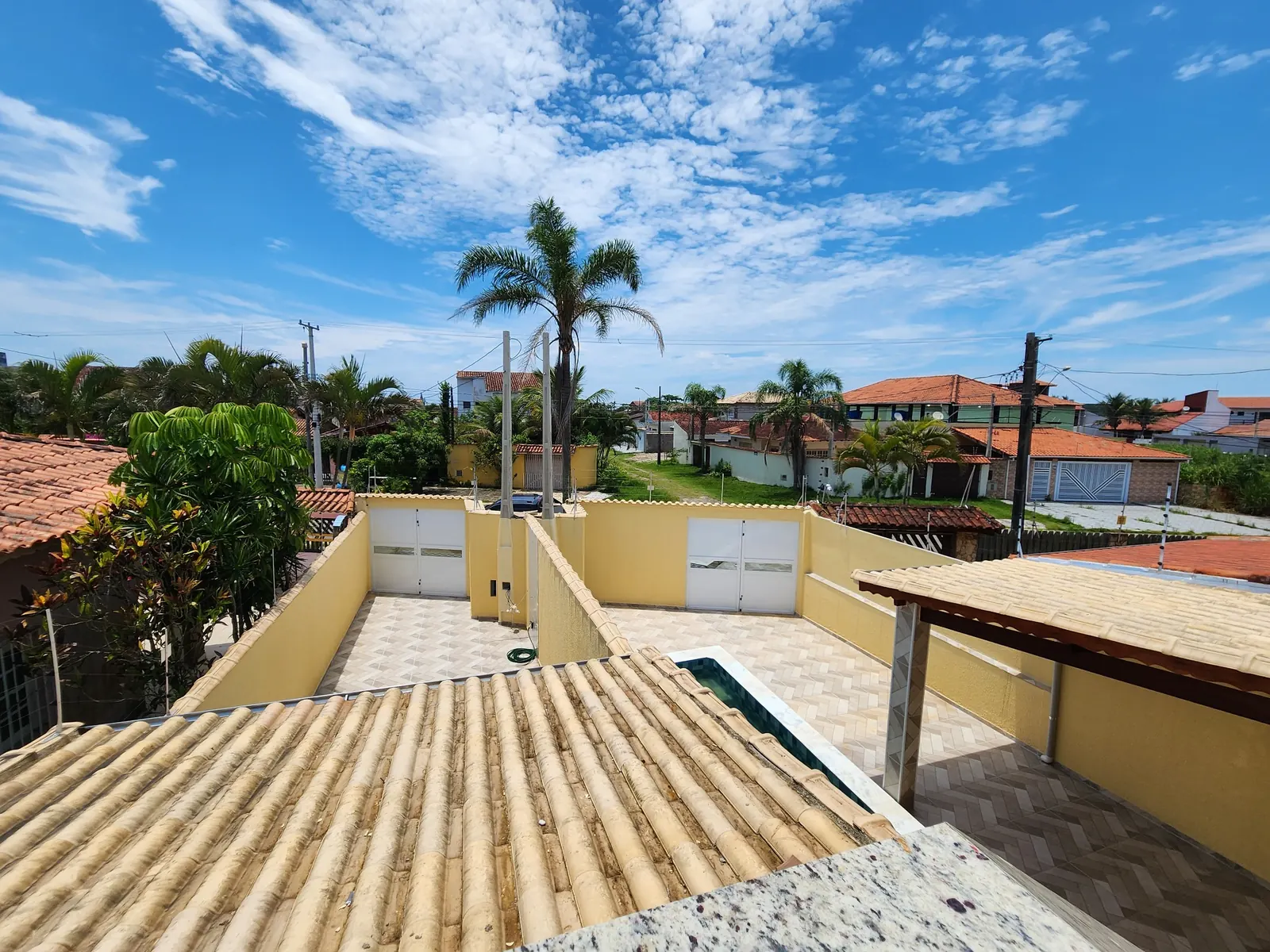 Casa Alta 2 Dorms (1 Suíte) com Piscina e Churrasqueira - 2 Vagas