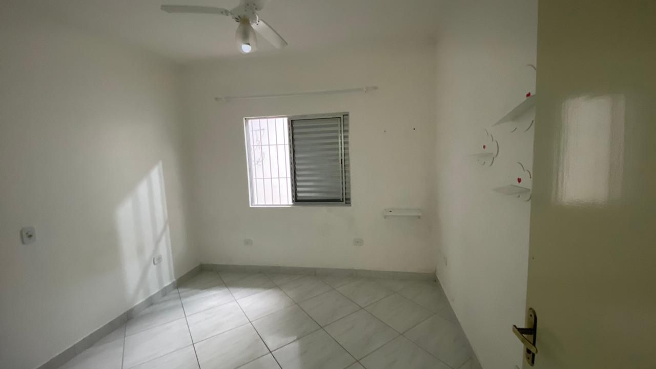 Casa Térrea com 3 Suítes, Ar-Condicionado e Piscina - Semi-Mobiliada