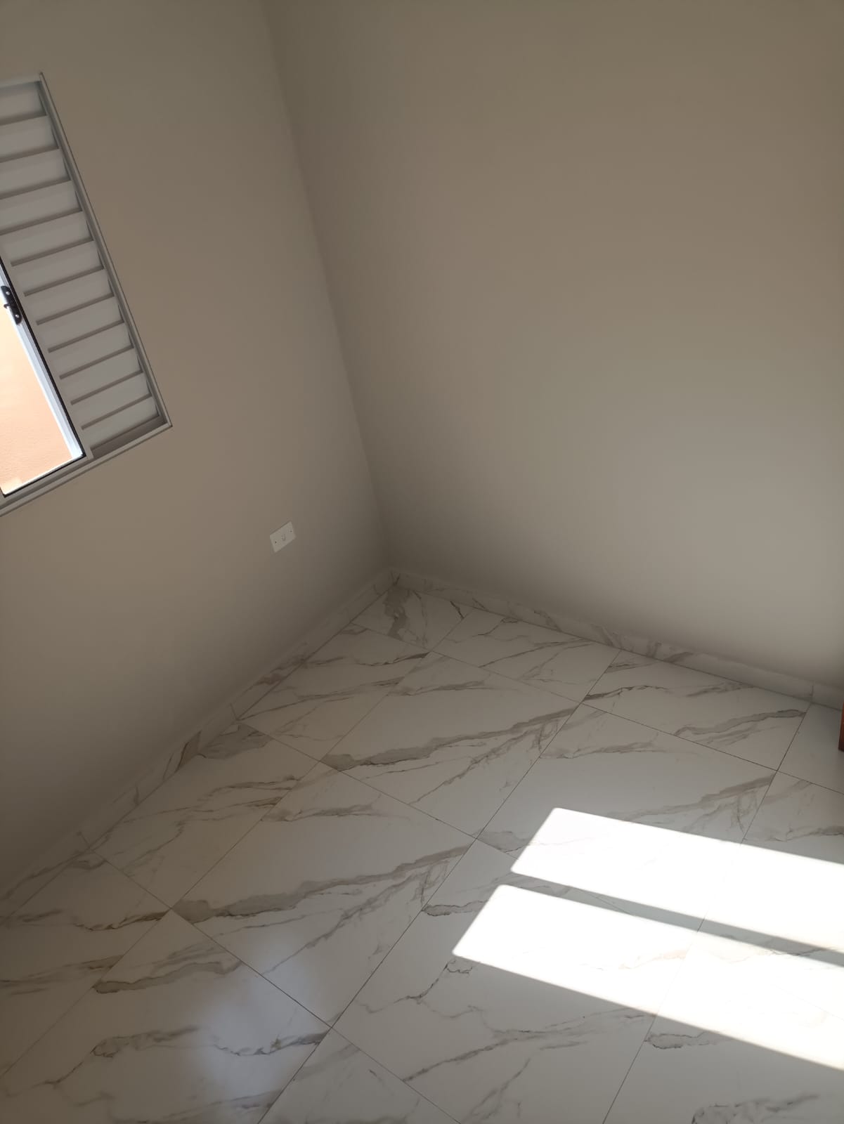 Casa Térrea Nova 2 Dorms (Suíte) - Amplo Espaço para Piscina - Financia