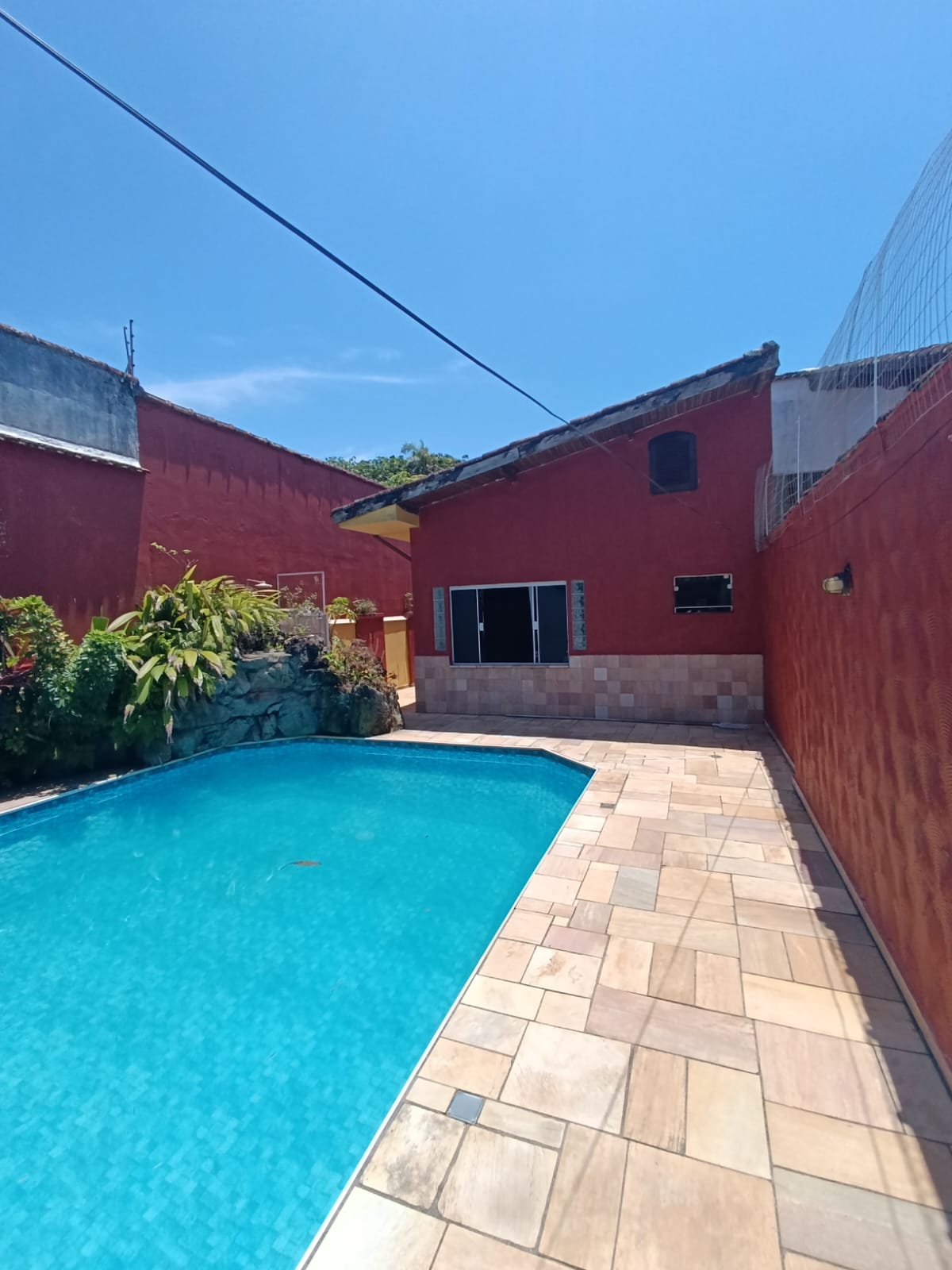CAS261311 Casa em Itanhaém 5 dormitórios com piscina de alvenaria a 200m da praia