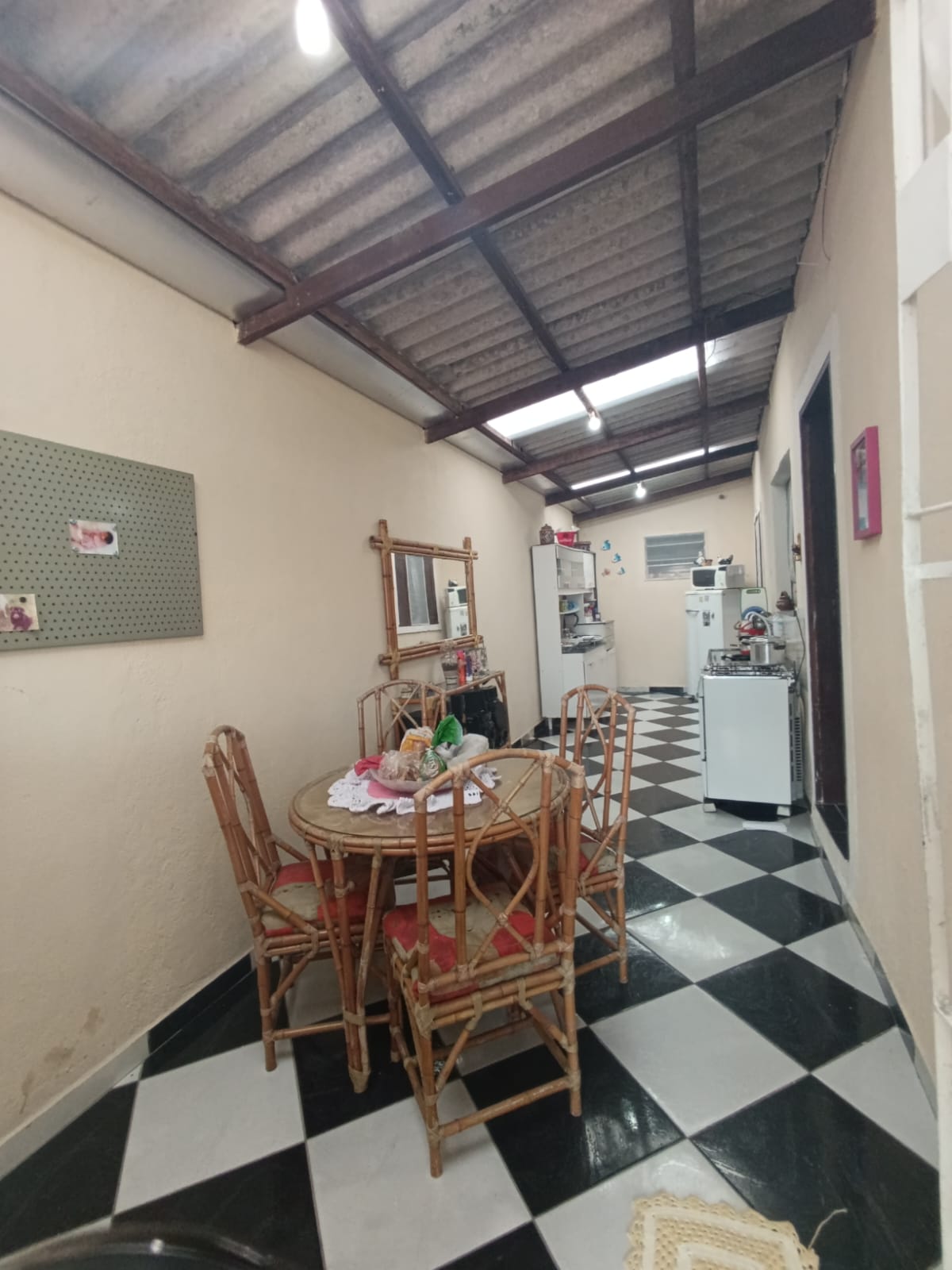 CAS261308 Edícula em Itanhaém com 6 vagas de garagem e espaço para piscina