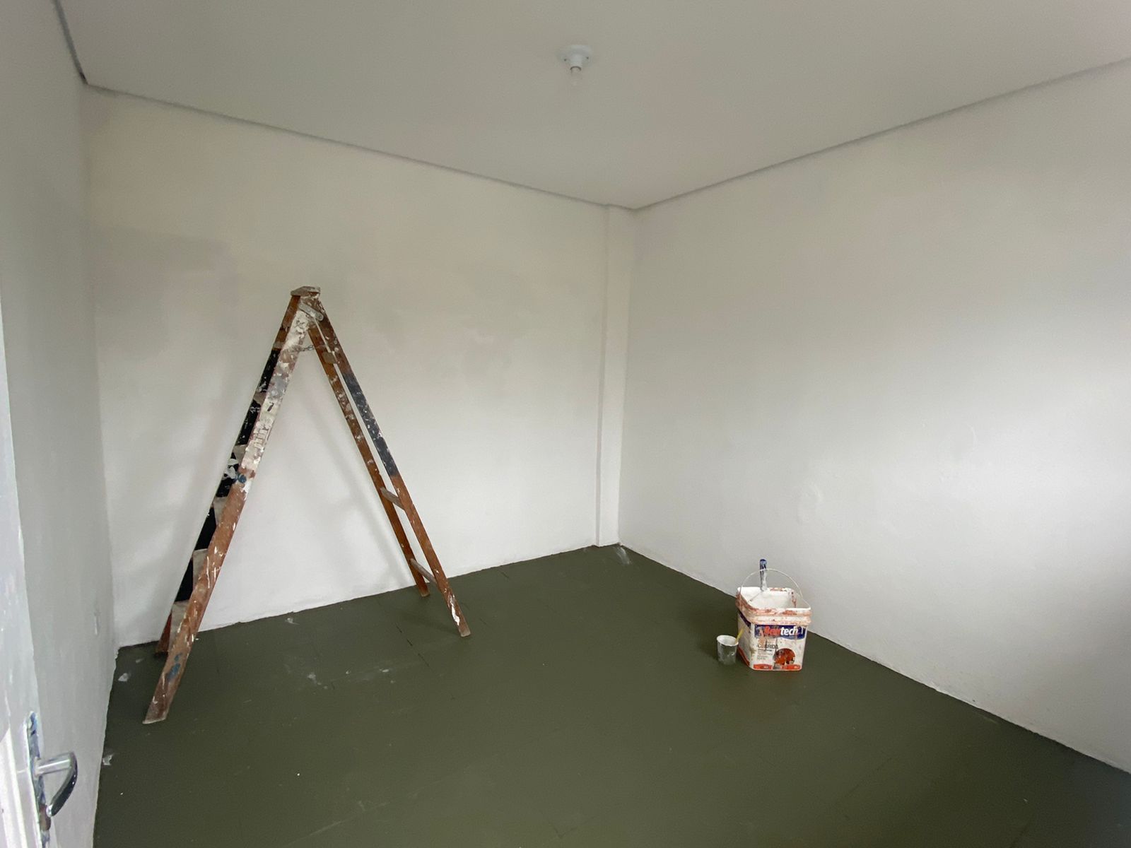 Imóvel Misto: Salão Comercial + Casa 3 Dorms com Piscina - Financia