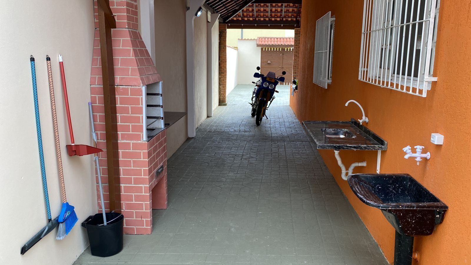 Imóvel Misto: Salão Comercial + Casa 3 Dorms com Piscina - Financia