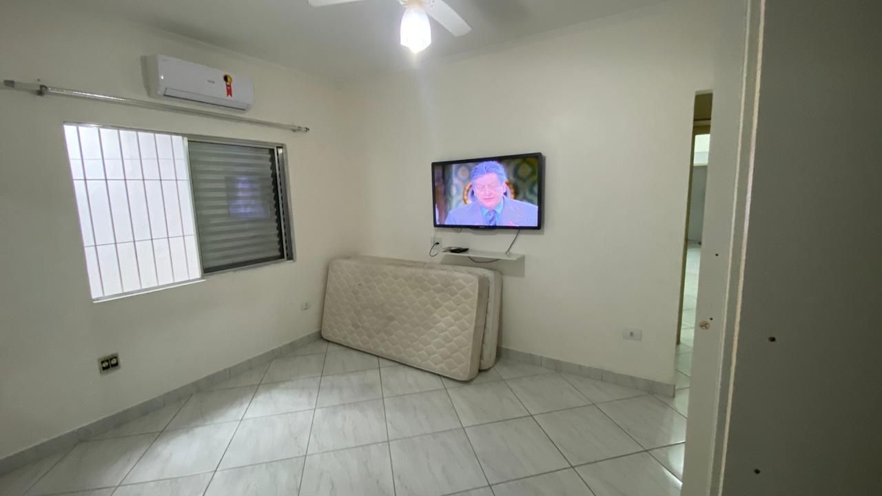 Casa Térrea com 3 Suítes, Ar-Condicionado e Piscina - Semi-Mobiliada