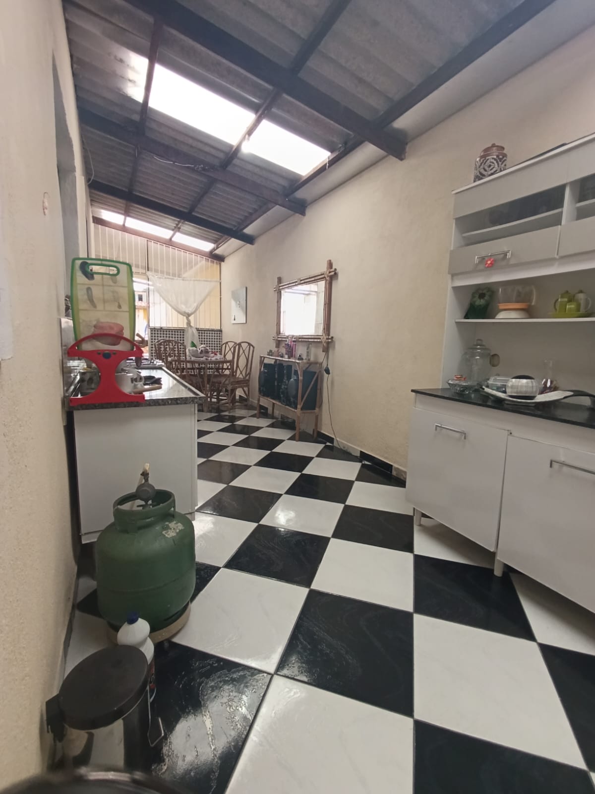 CAS261308 Edícula em Itanhaém com 6 vagas de garagem e espaço para piscina