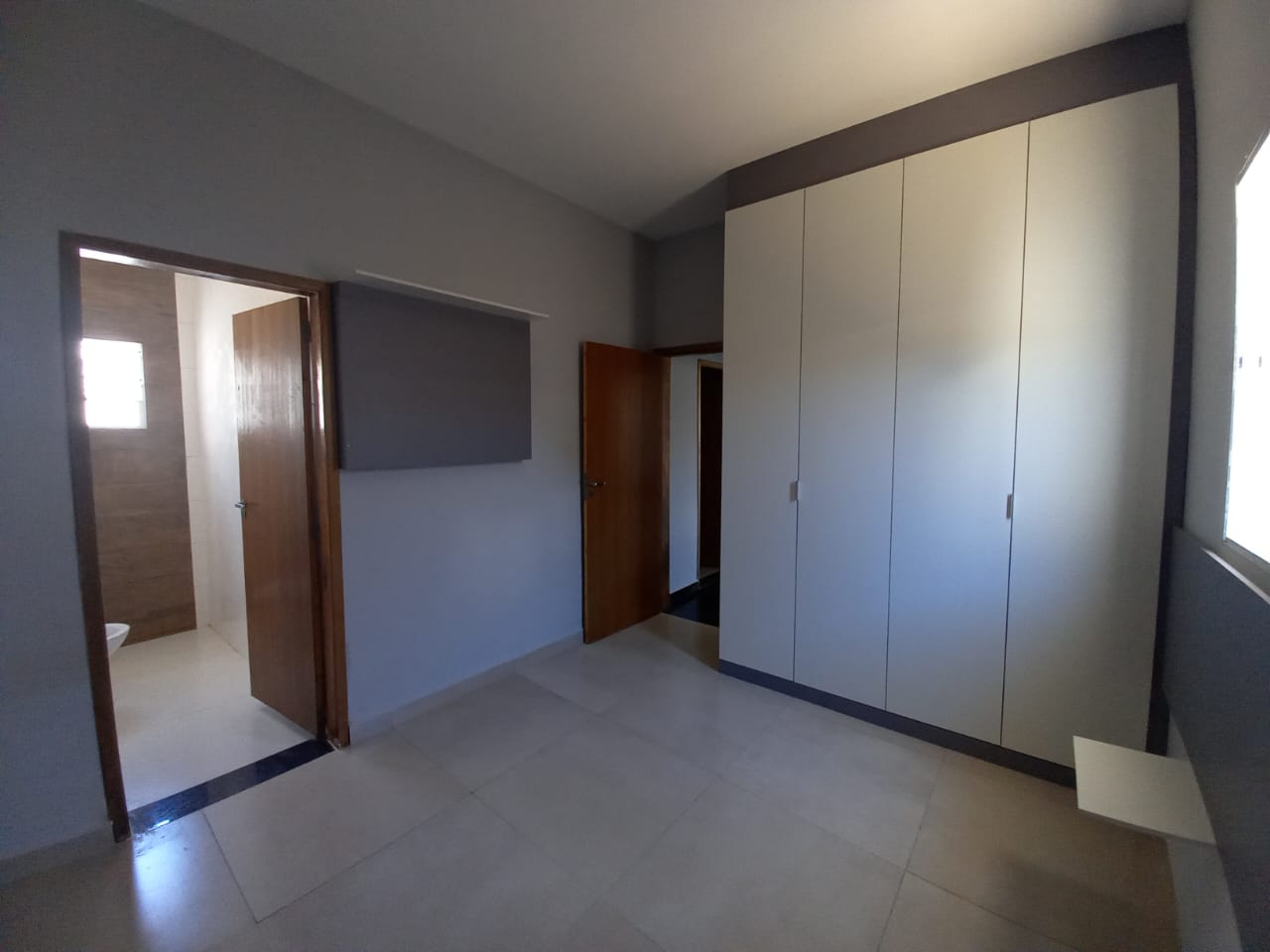 Casa 2 Dorms (1 Suíte) com Planejados e Piscina com Cascata