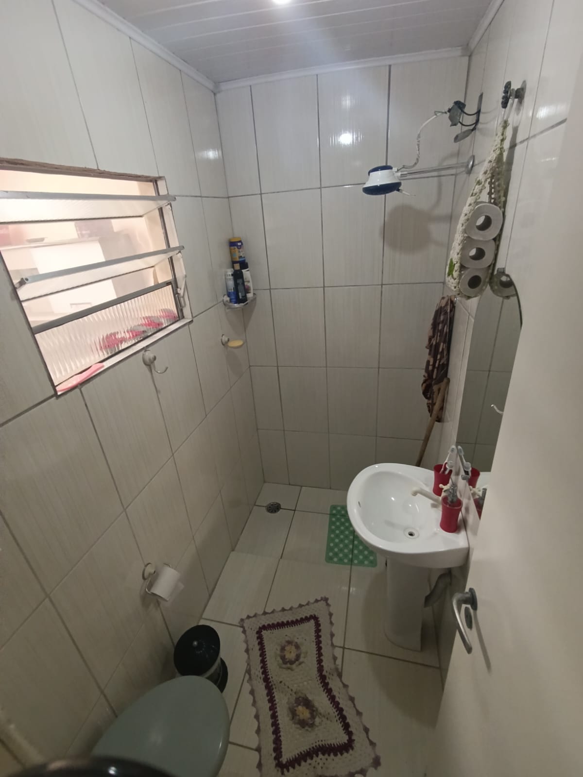 CAS261308 Edícula em Itanhaém com 6 vagas de garagem e espaço para piscina