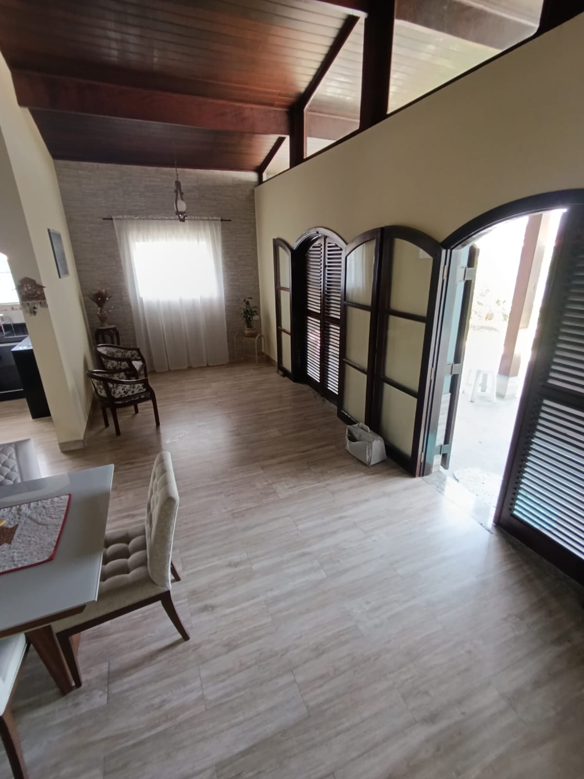 Casa de alto padrão em Itanhaém com energia solar e 4 dormitórios a 300m do mar!