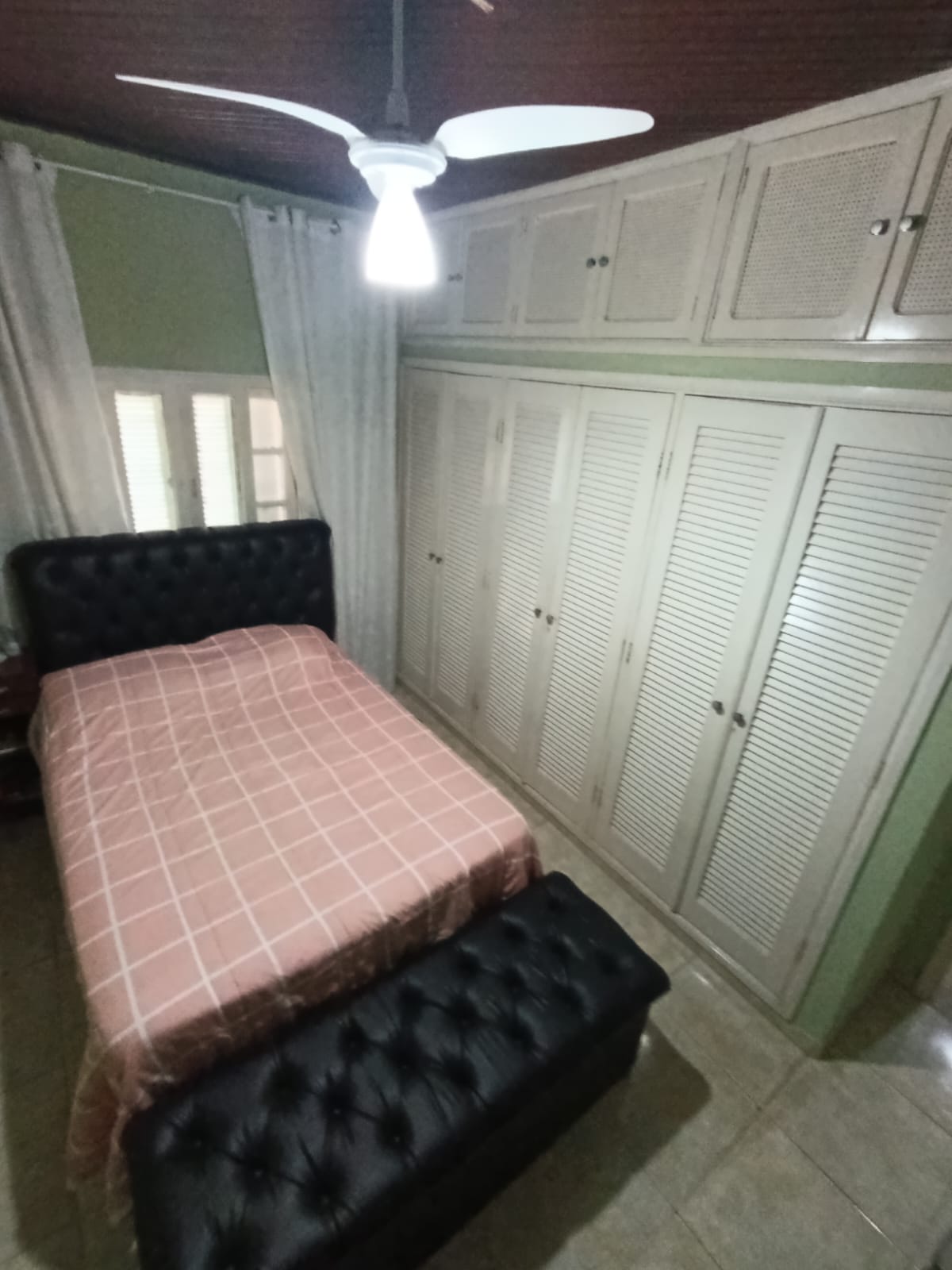 CAS261300 Casa no Suarão com Edícula e Churrasqueira – 2 Minutos do Centro Comercial – Aceita Financiamento!