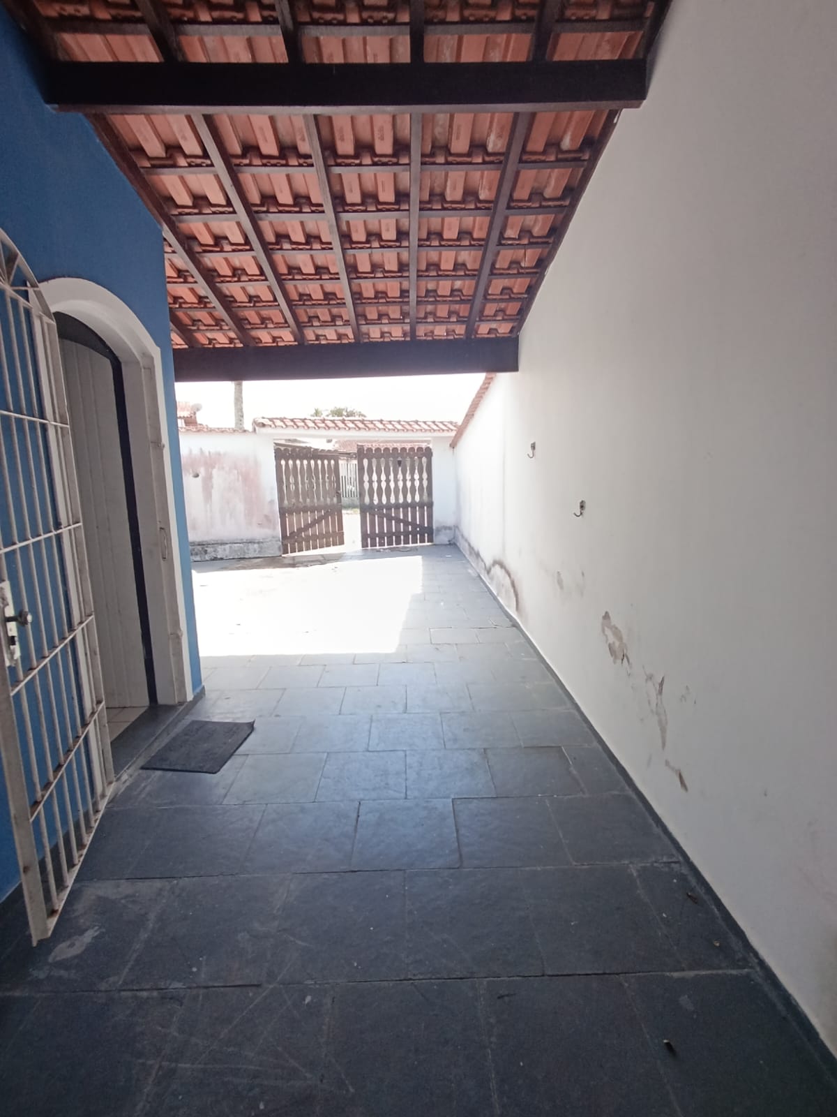 CAS261294 Casa com 3 Dormitórios e Área Gourmet a 300m do Mar em Itanhaém - Lado Praia