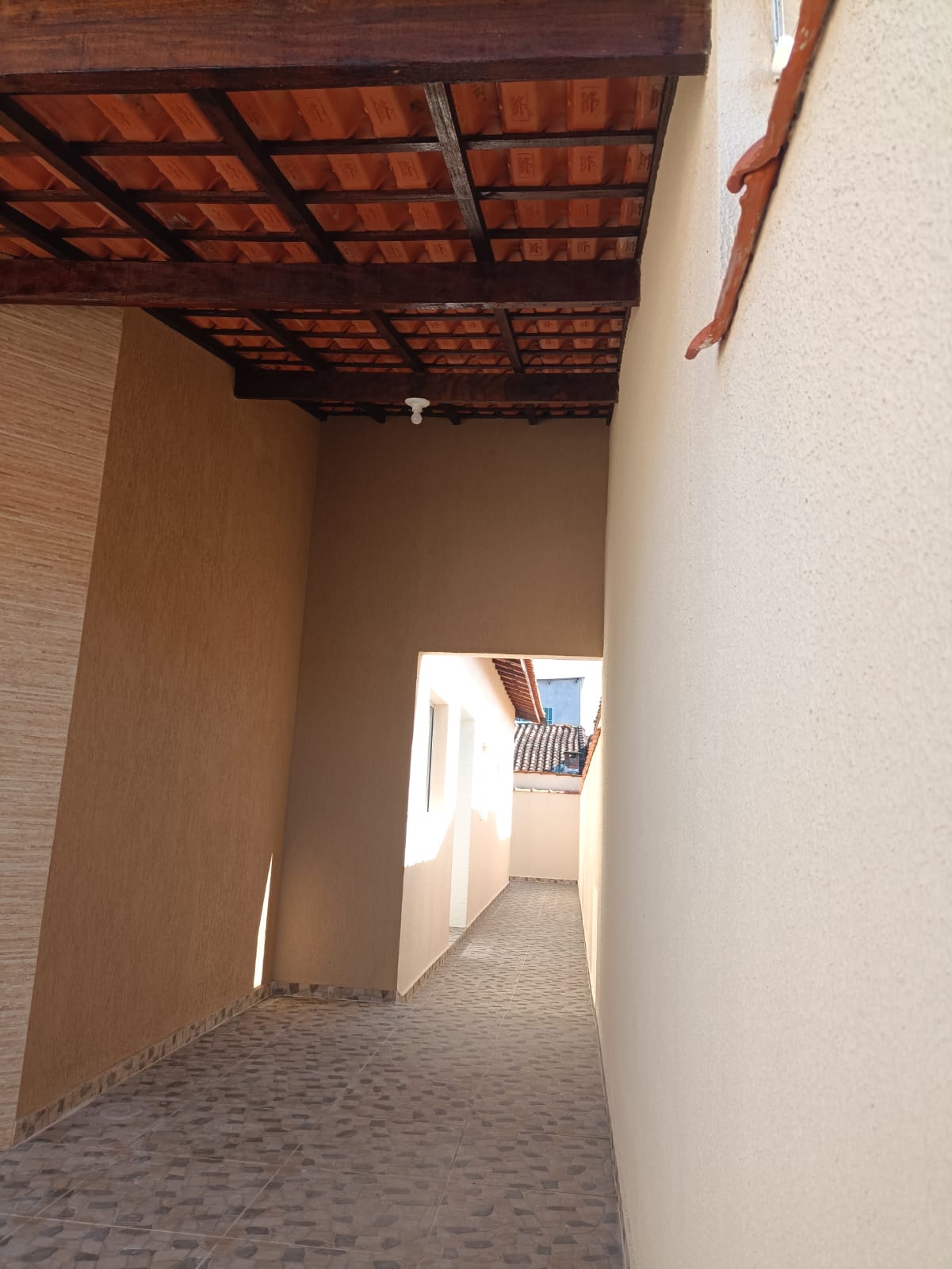 Casa Térrea Nova 2 Dorms (Suíte) - Amplo Espaço para Piscina - Financia