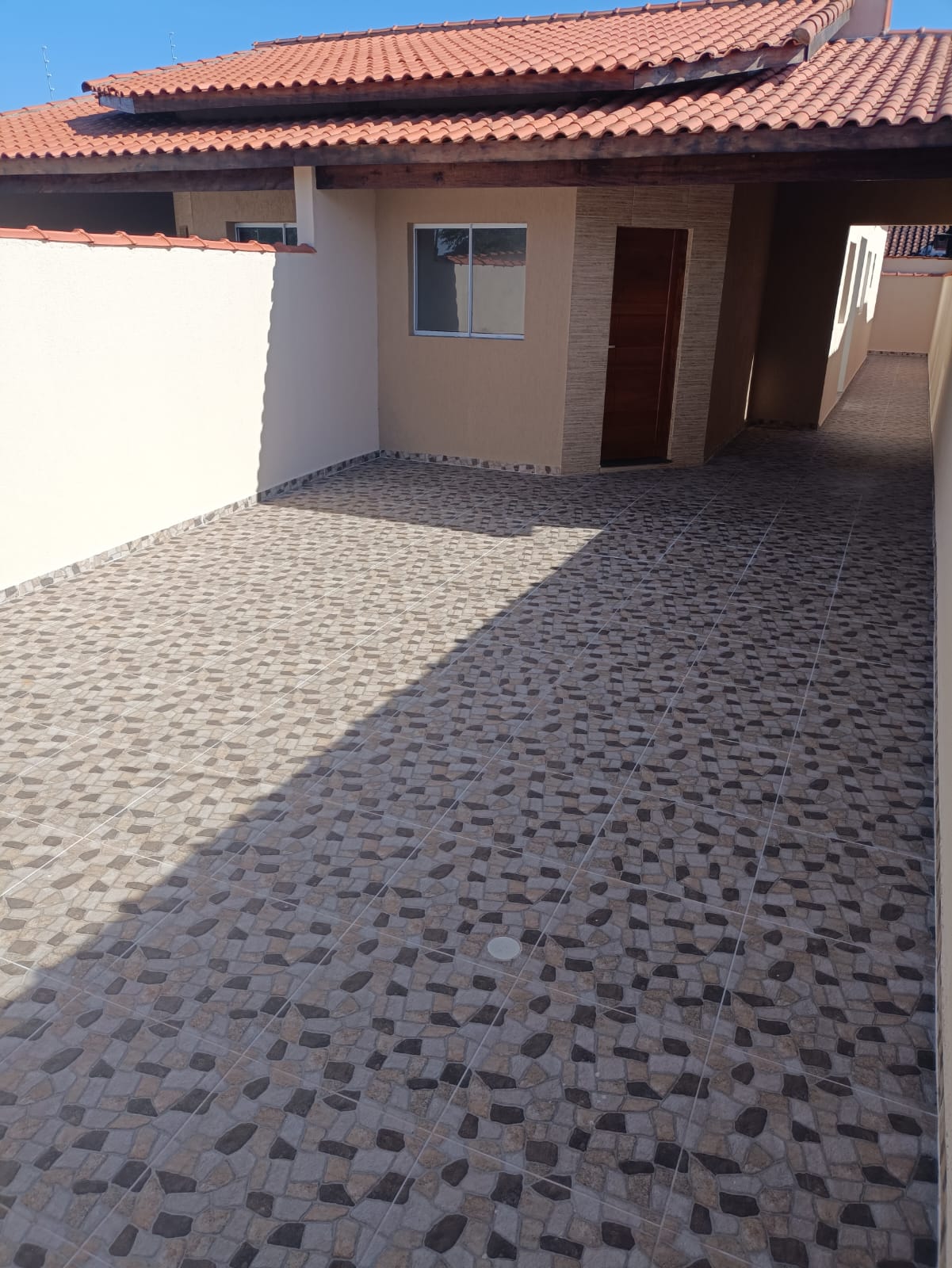 Casa Térrea Nova 2 Dorms (Suíte) - Amplo Espaço para Piscina - Financia