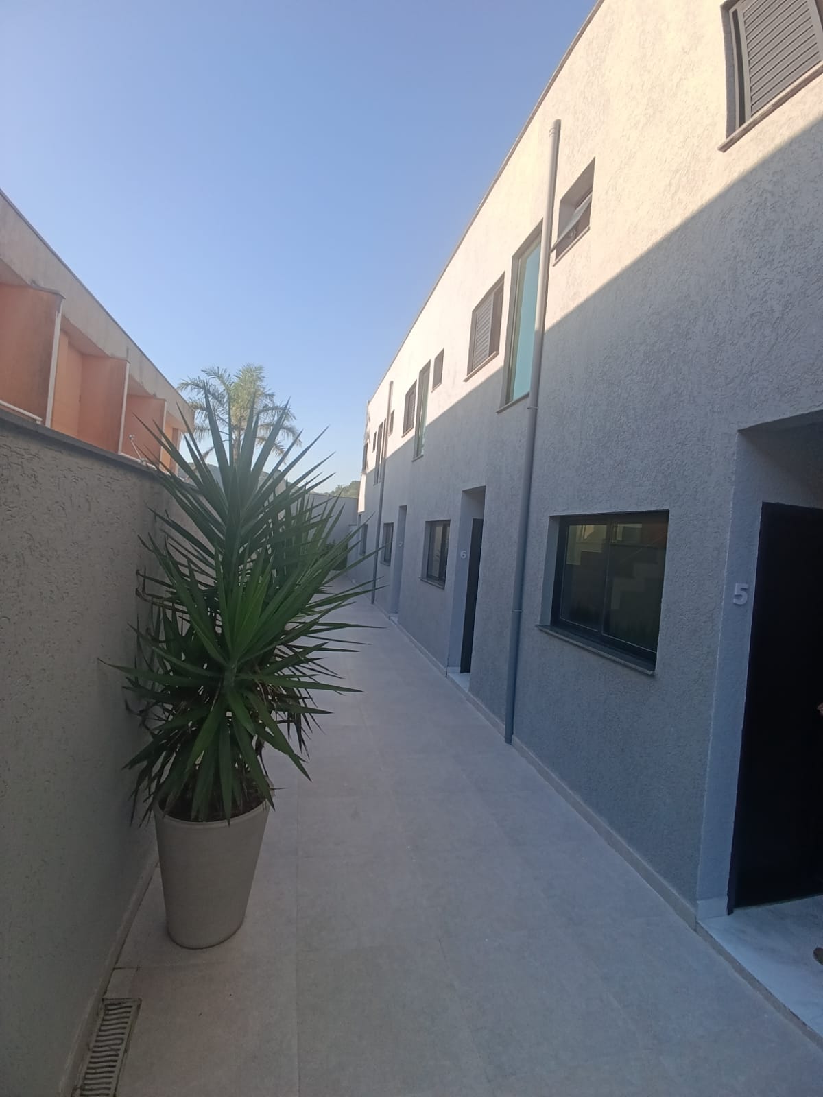 Viva o Sonho: Casa Moderna com Suítes, Hidro e Lazer Completo em Ótima Localização.