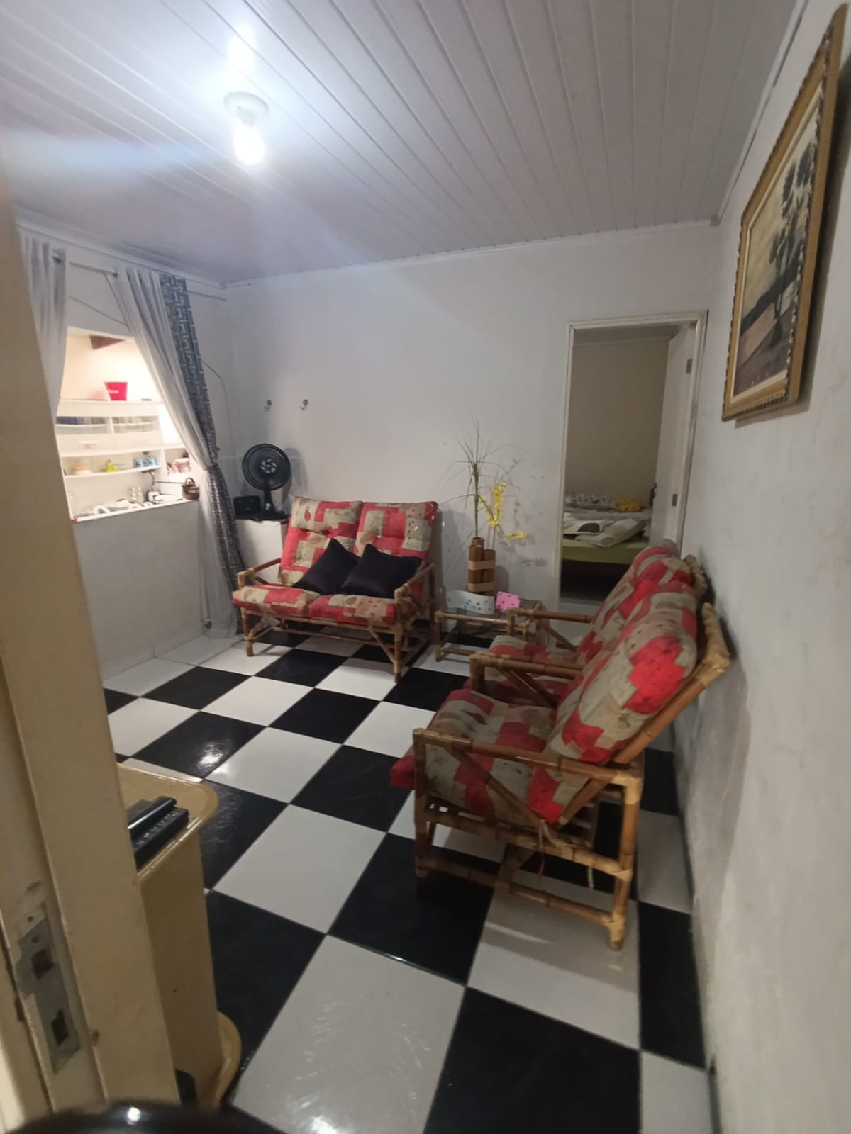 CAS261308 Edícula em Itanhaém com 6 vagas de garagem e espaço para piscina