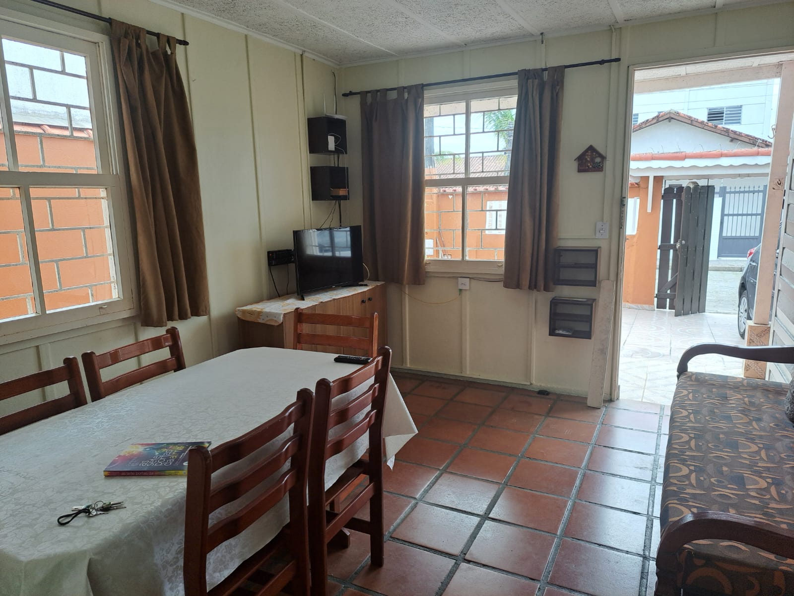 CAS261307 Casa de madeira em Itanhaém com edícula próxima ao Poupatempo