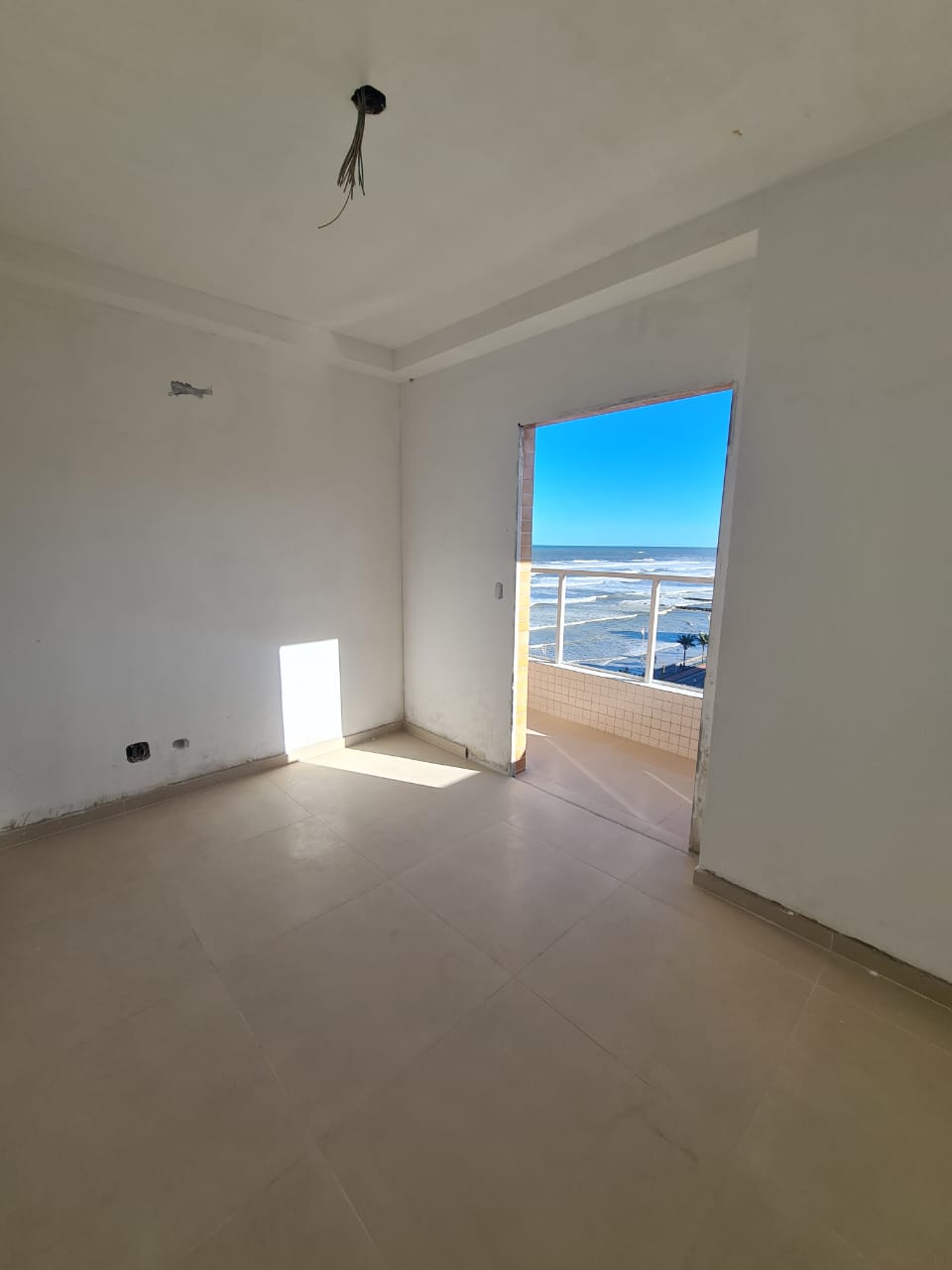 Apartamento 2 dormitórios em Mongaguá frente ao mar com lazer completo!