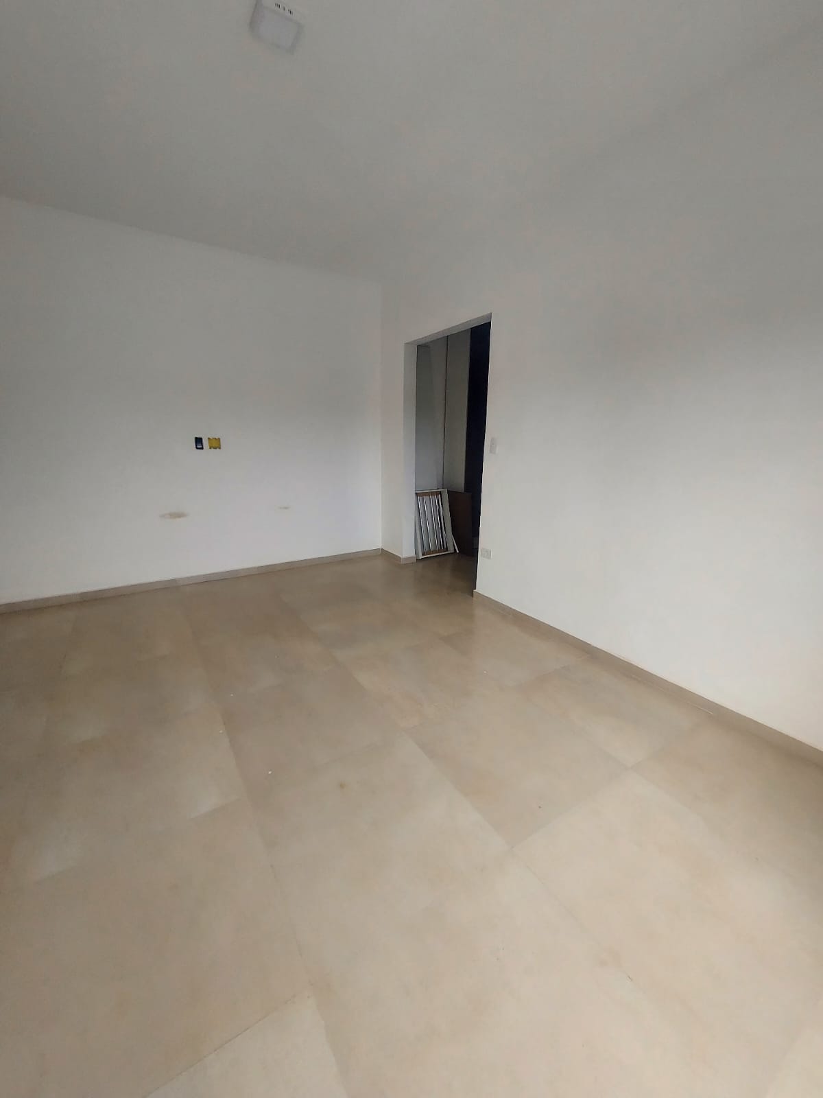 Casa Superior 3 Dorms com Suíte, Closet, Planejados e Piscina 7x3!