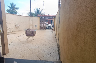 CAS261308 Edícula em Itanhaém com 6 vagas de garagem e espaço para piscina