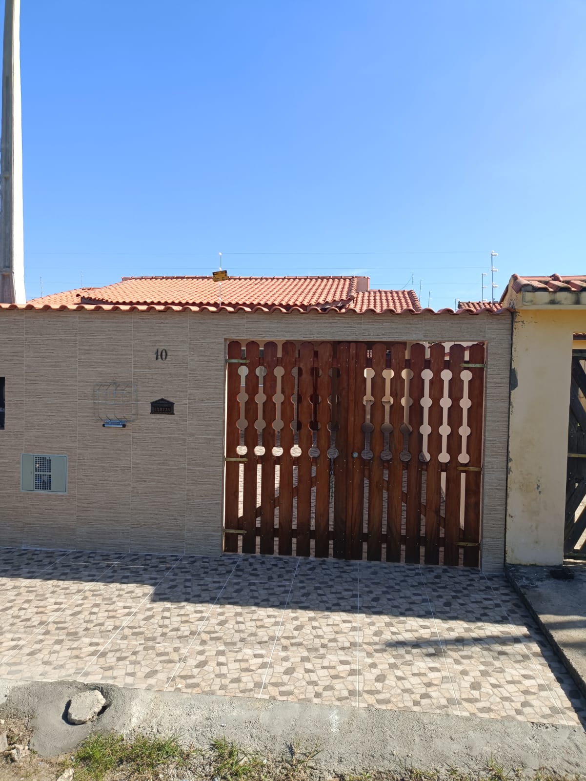 Casa Térrea Nova 2 Dorms (Suíte) - Amplo Espaço para Piscina - Financia