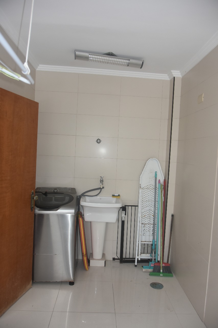 Frente ao Mar no Canto do Forte: 3 Dorms com Escritório e 2 Vagas!